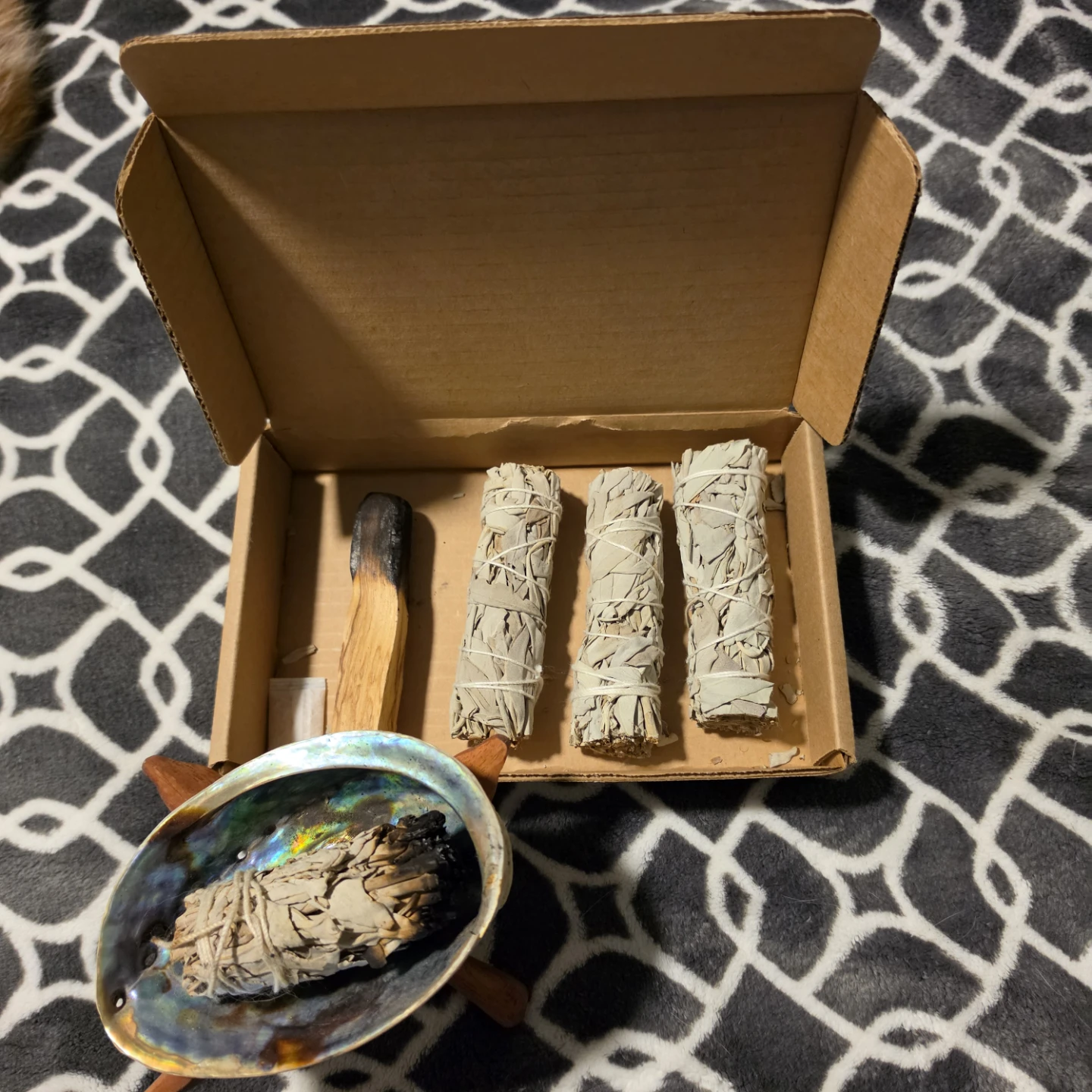 Sage Smudge Kit with Palo Santo and Abalone Shell - EUC