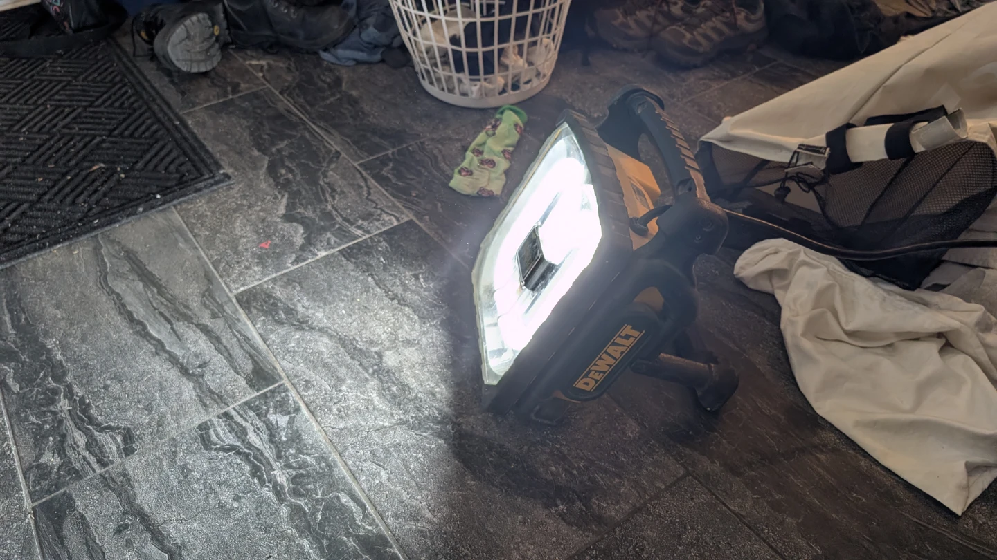 DEWALT DC020 Corded/Cordless Work Light - photo 5