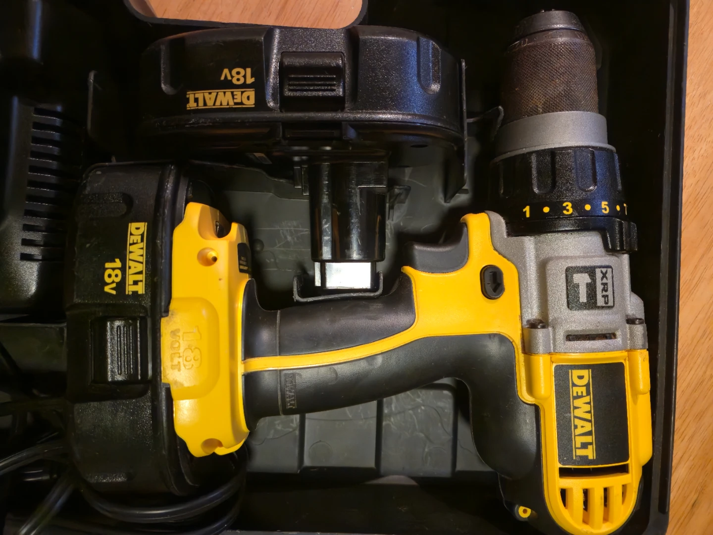 DeWalt XRP 18V 3-Speed Hammer Drill Kit - photo 3