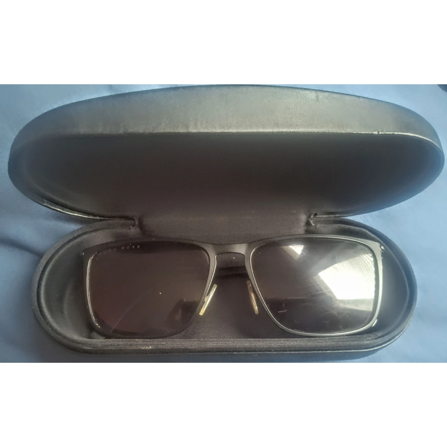 Authentic Hugo Boss Men’s Sunglasses (Excellent Condition) - photo 4