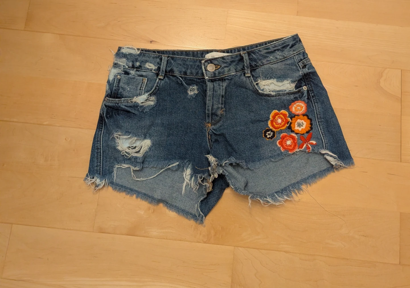 Zara Trafaluc Embroidered Denim Shorts