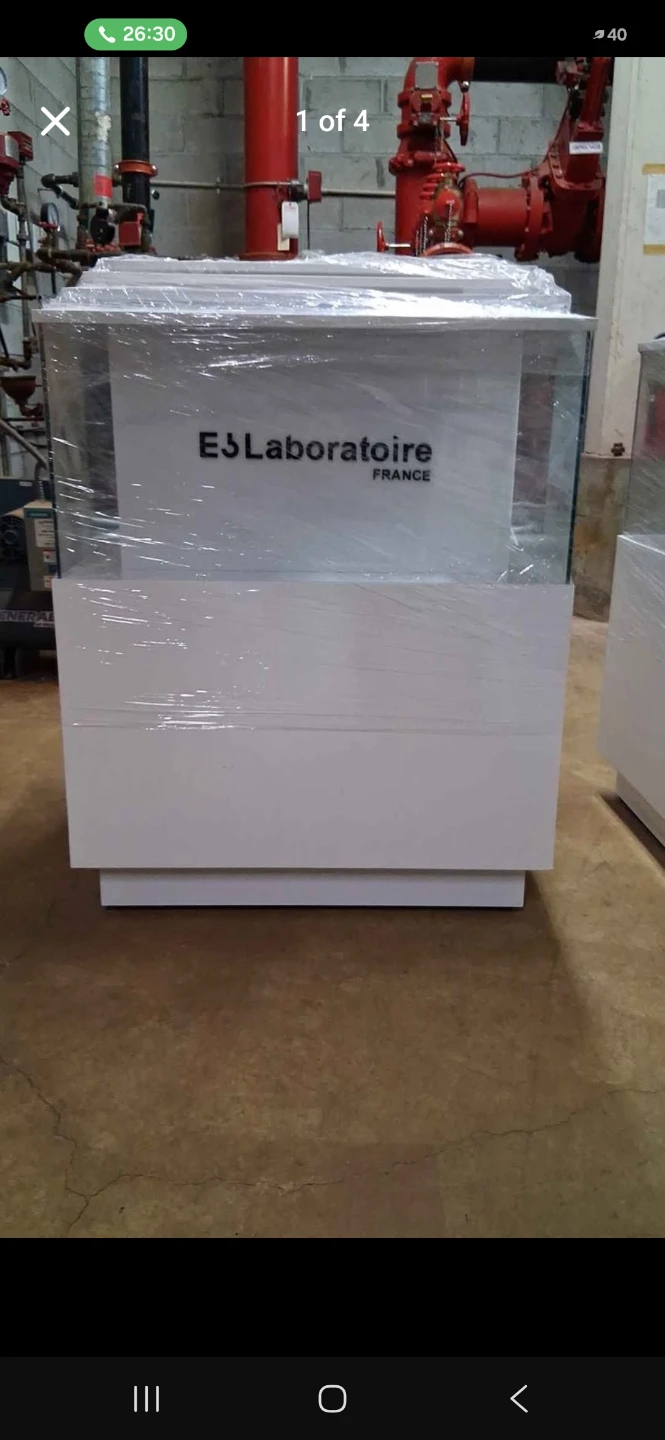 E3 Laboratoire France Display Case