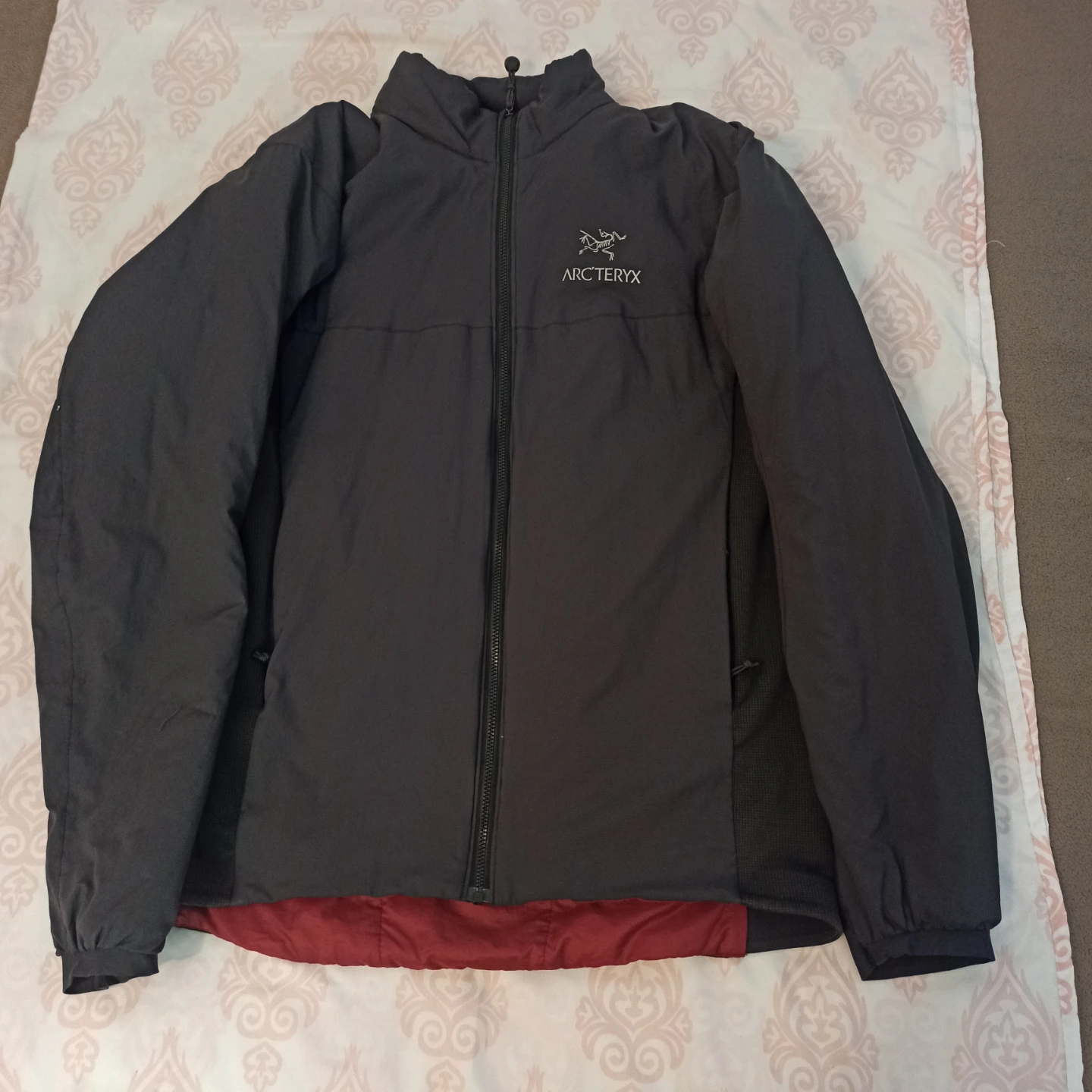 Arc'teryx Atom LT Hoody - Men's Carbon. Size M.