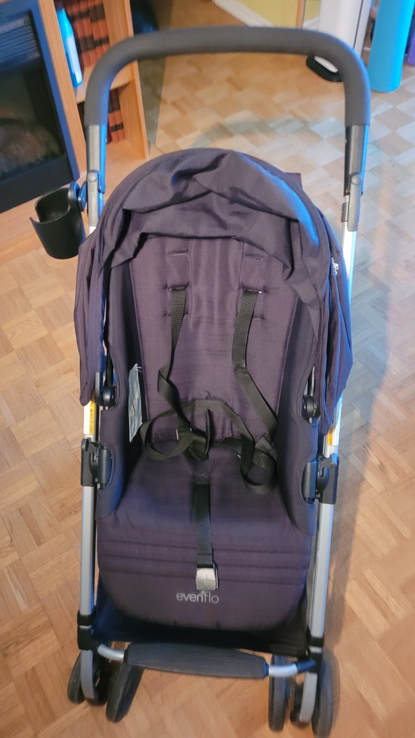 Like New Evenflo Reversi Lightweight Stroller