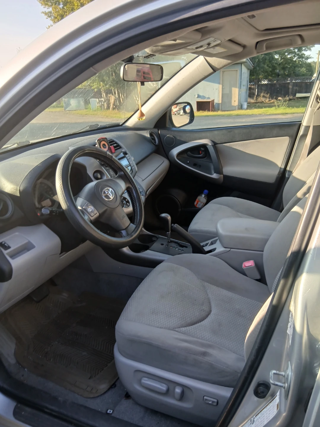 Toyota RAV4 Limited SUV - photo 4