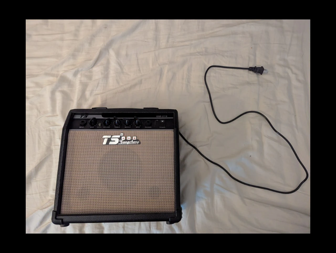 Electric Guitar Kit with Amp, Guitar Case, and Accesories. - photo 3