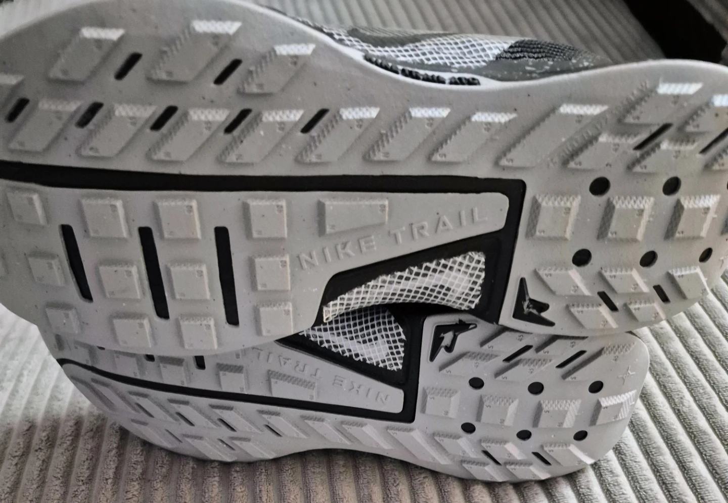 BNIB)Nike Size 7 Trail 3 Women's Running Shoes - photo 2