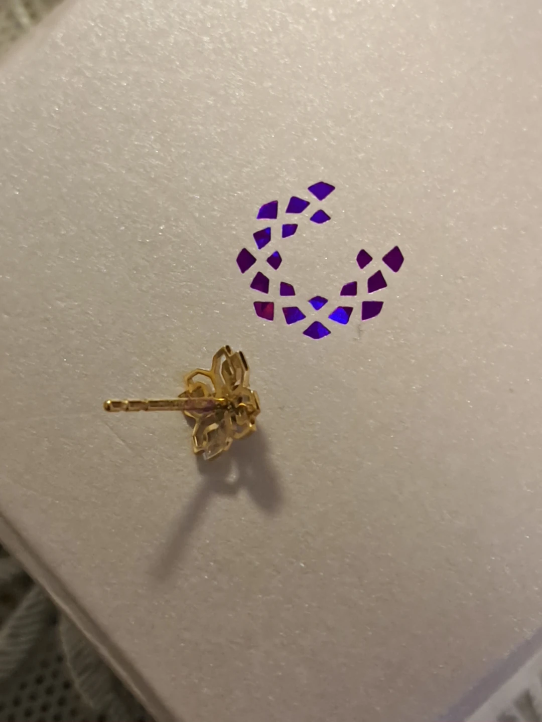CaratLane real gold and diamond stud earrings - photo 4