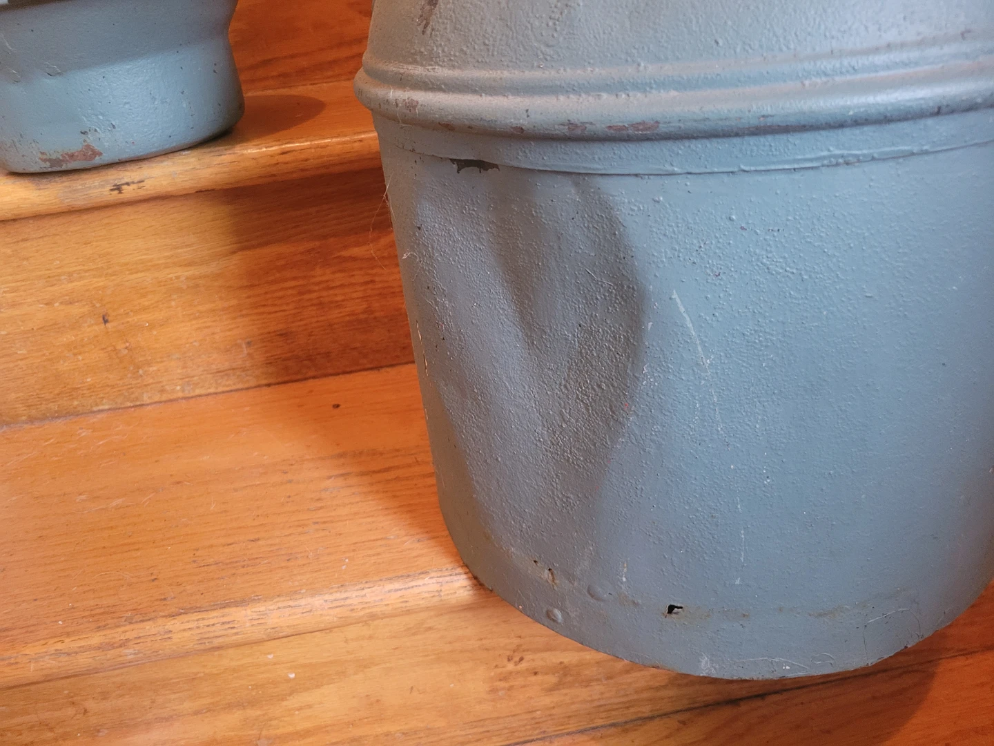 vintage painted metal 1/2 can milk can - photo 3