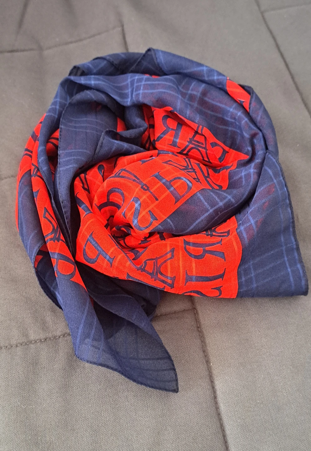 Paris themed scarf - photo 2