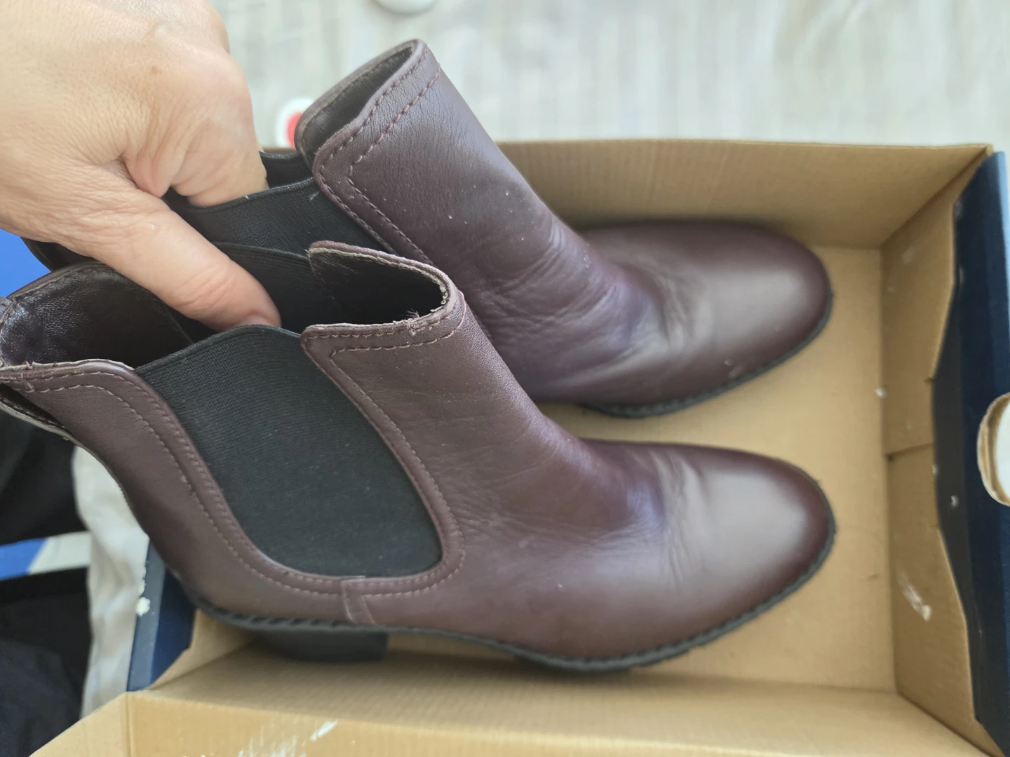 Vince Chelsea boots waterproof  womens size 8 - photo 4