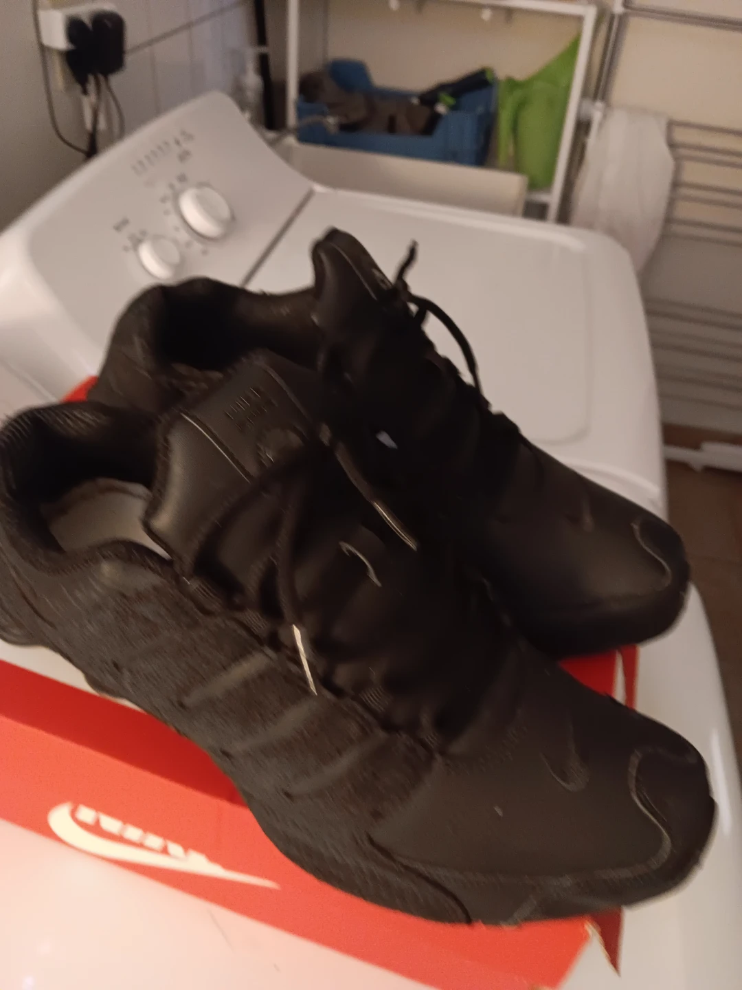 Nike Shox Black Sneakers , size 10,  20 dollars - photo 3