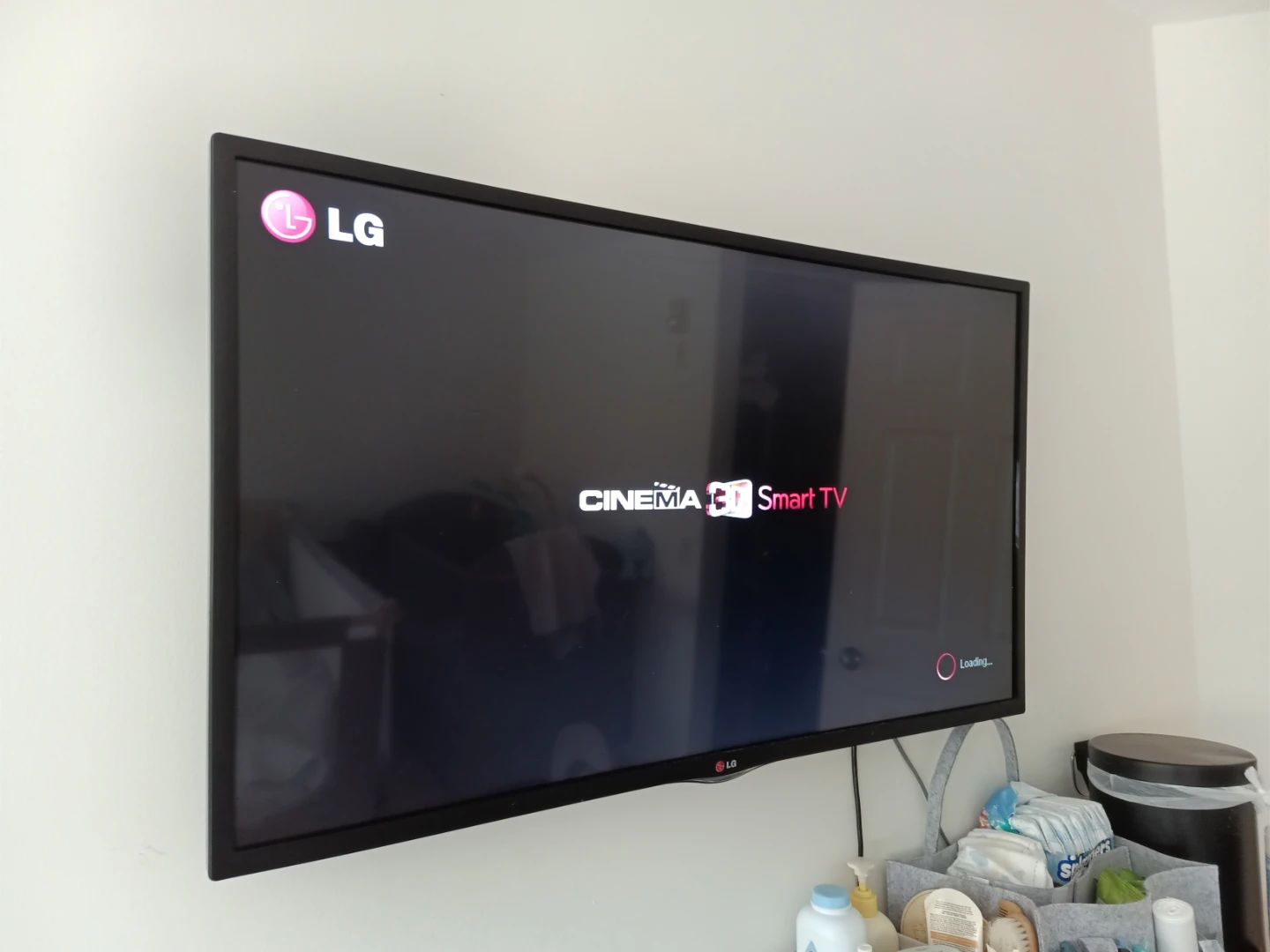 44 inches LG Cinema 3D Smart TV - photo 3
