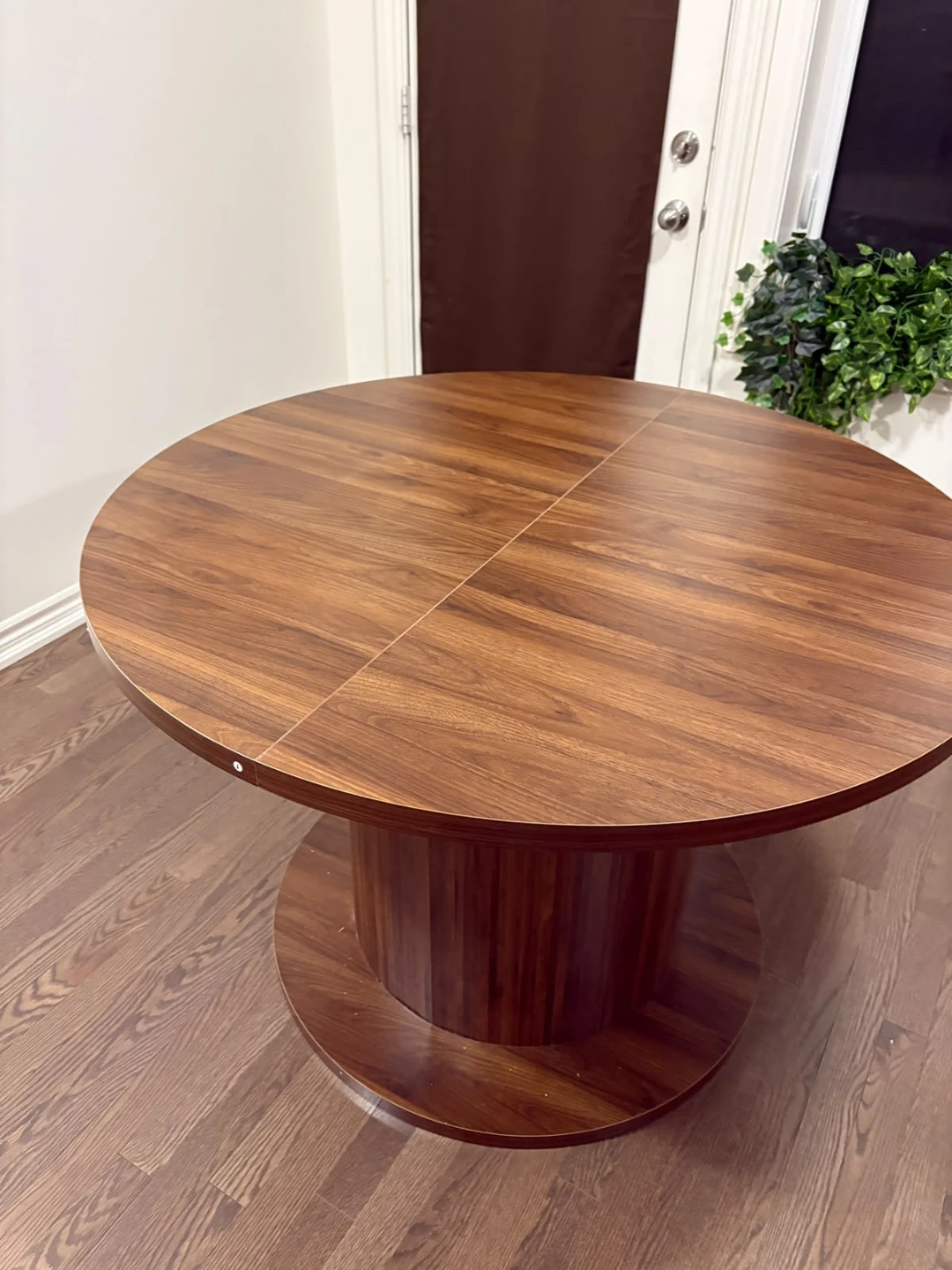 Walnut finish round dining table - photo 4