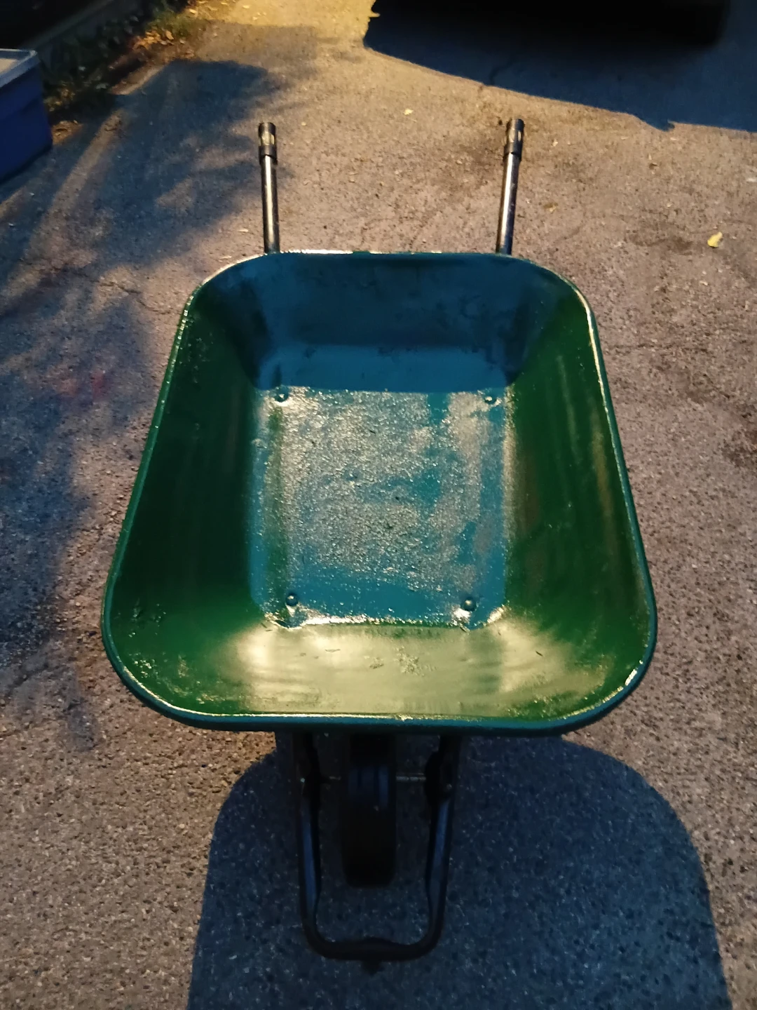 Green Compact Metal Wheelbarrow - photo 2