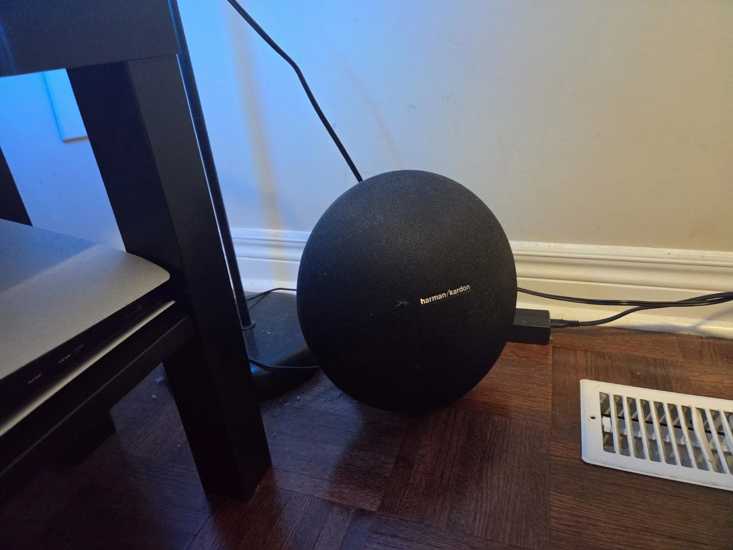 Harman Kardon Onyx Studio wireless speaker. - photo 2