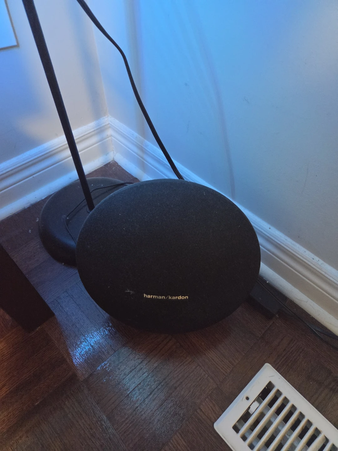 Harman Kardon Onyx Studio wireless speaker. - photo 3