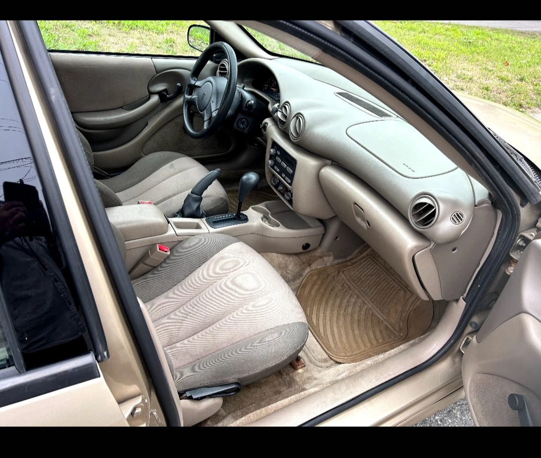 2005Pontiac Sunfire Sedan - photo 3