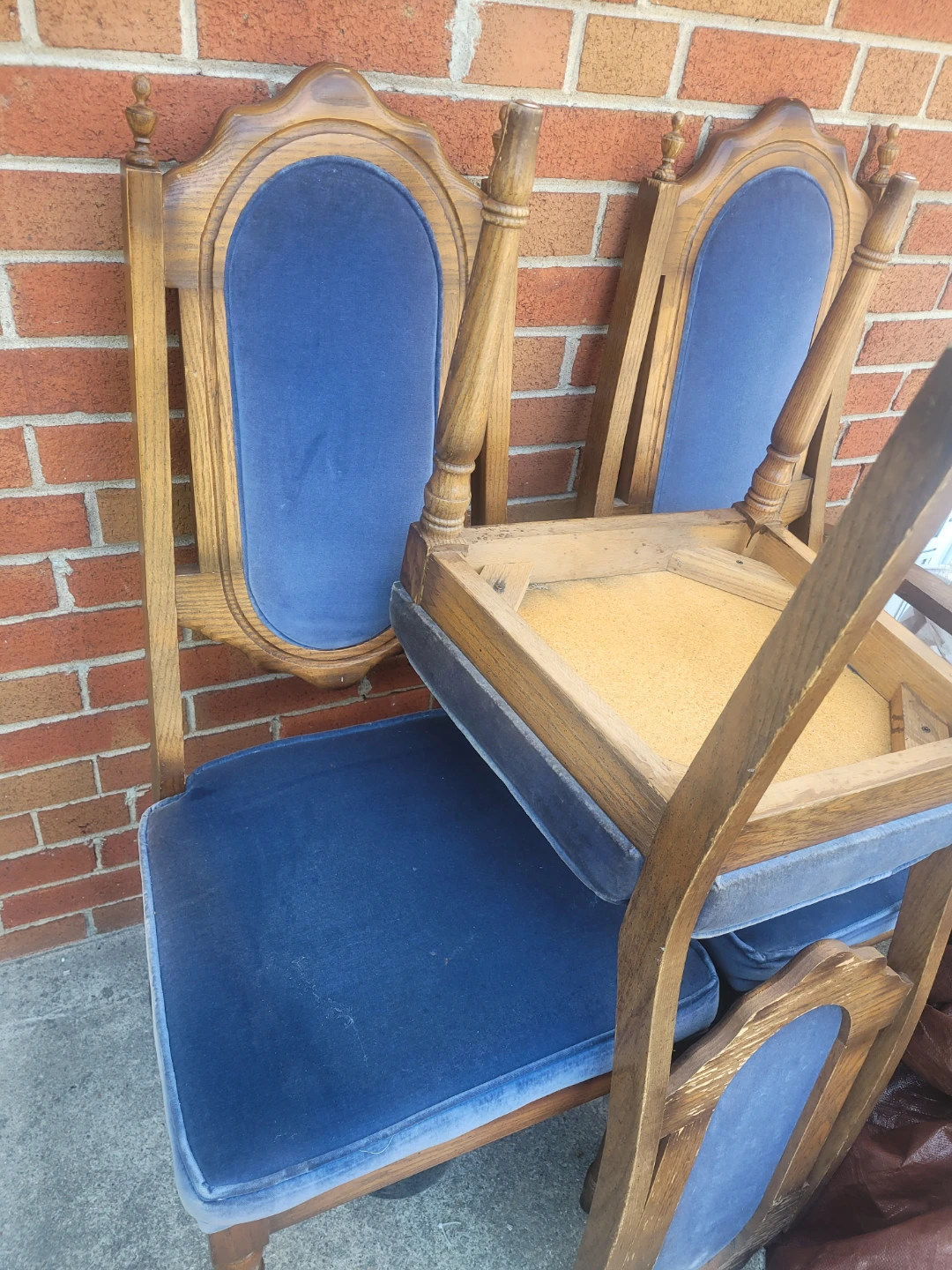 Wooden chair with cushion - photo 5