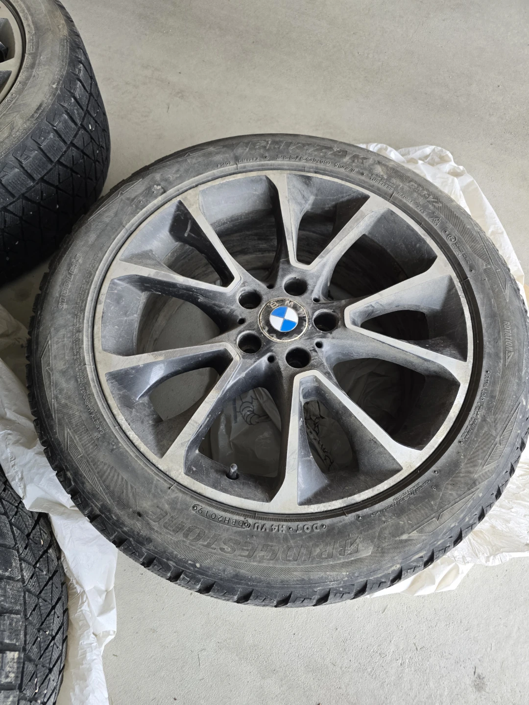 Set of 4 BMW Winter Tires and Rims 19in - photo 2