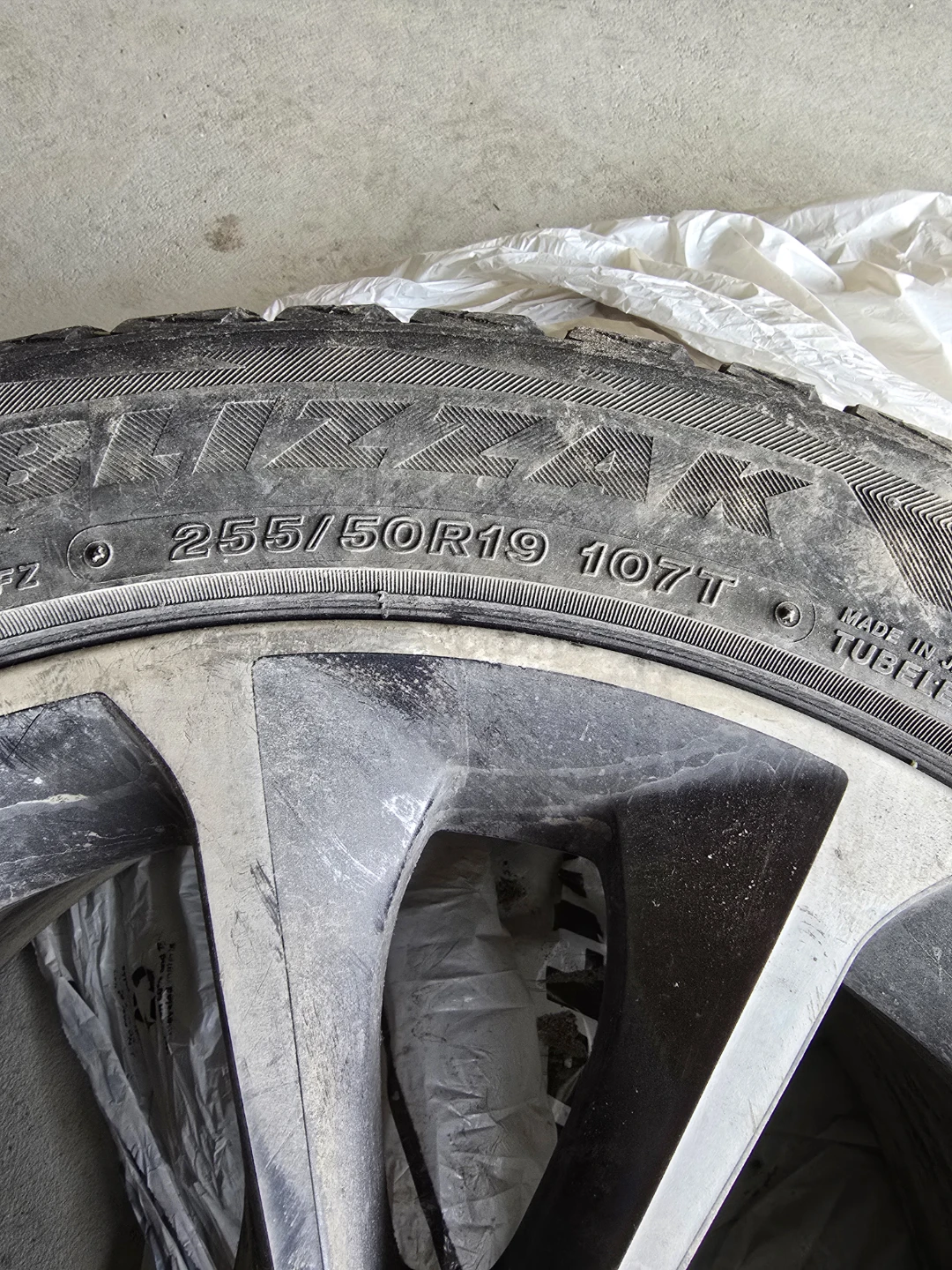 Set of 4 BMW Winter Tires and Rims 19in - photo 3