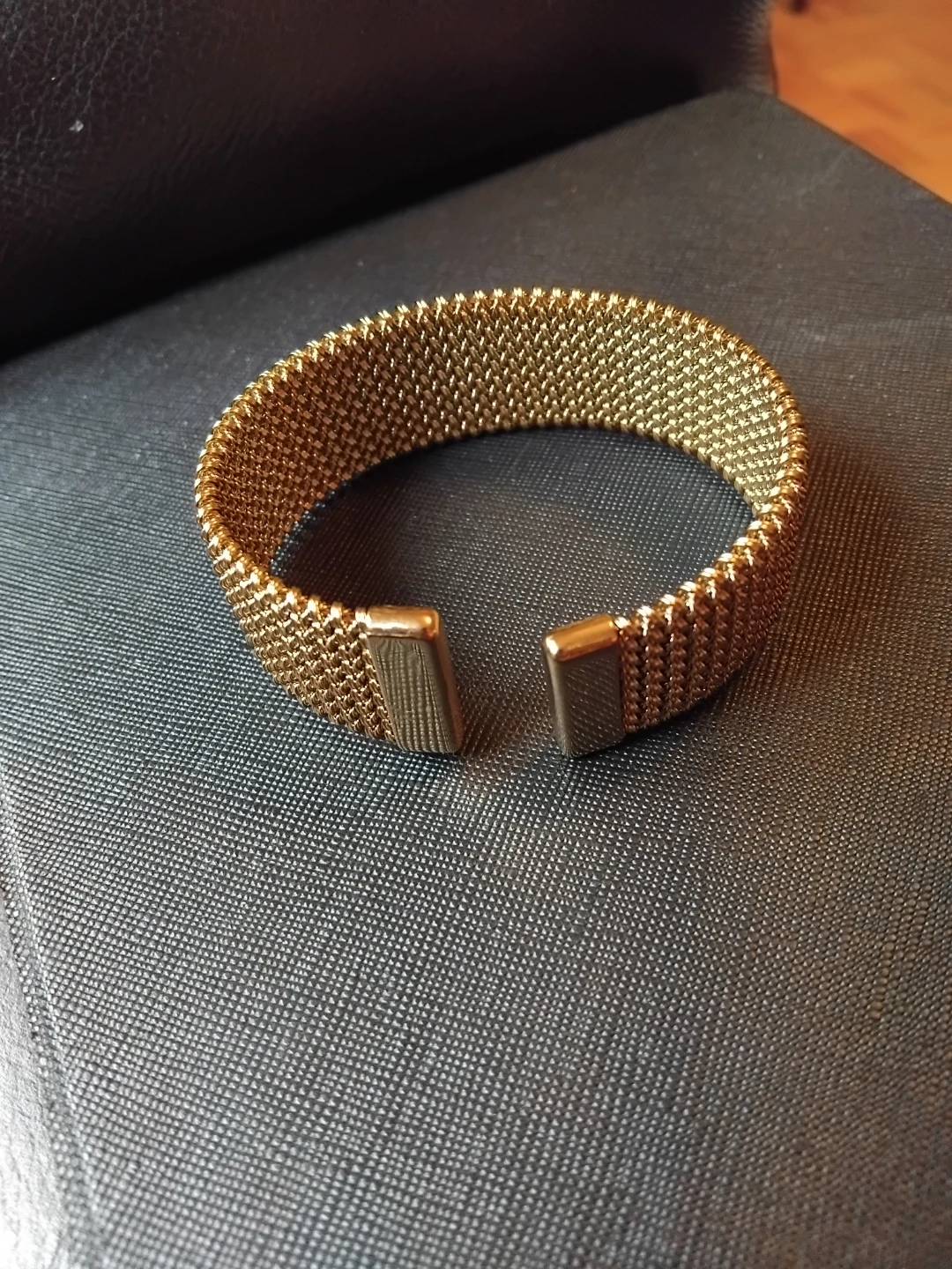 Gold plated mesh bracelet and hoop earring set - photo 4