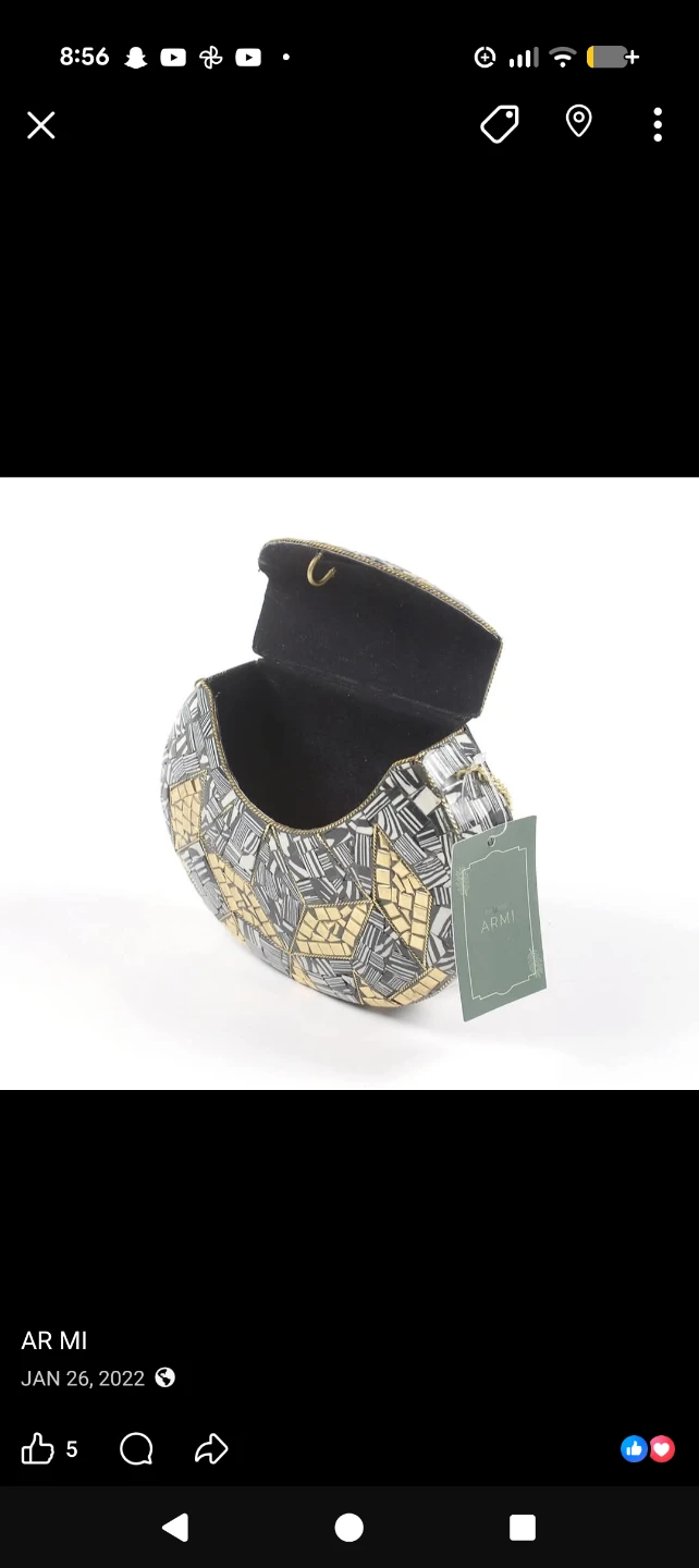 AR MI Shell Clutch Bag