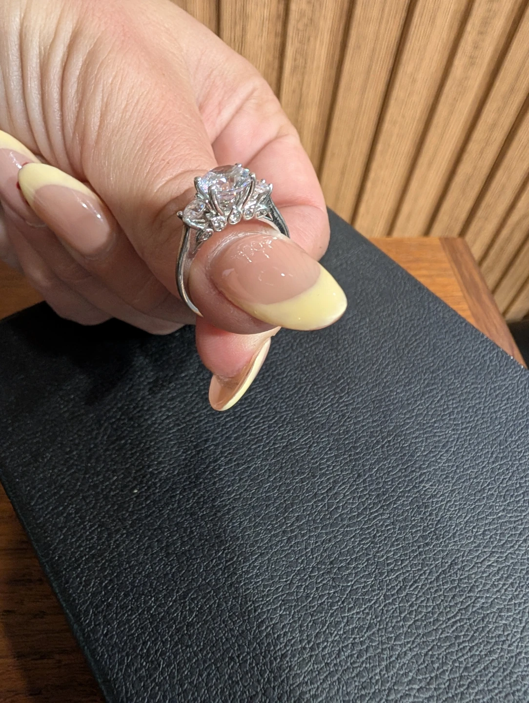 Three-stone cubic zirconia engagement ring - photo 3