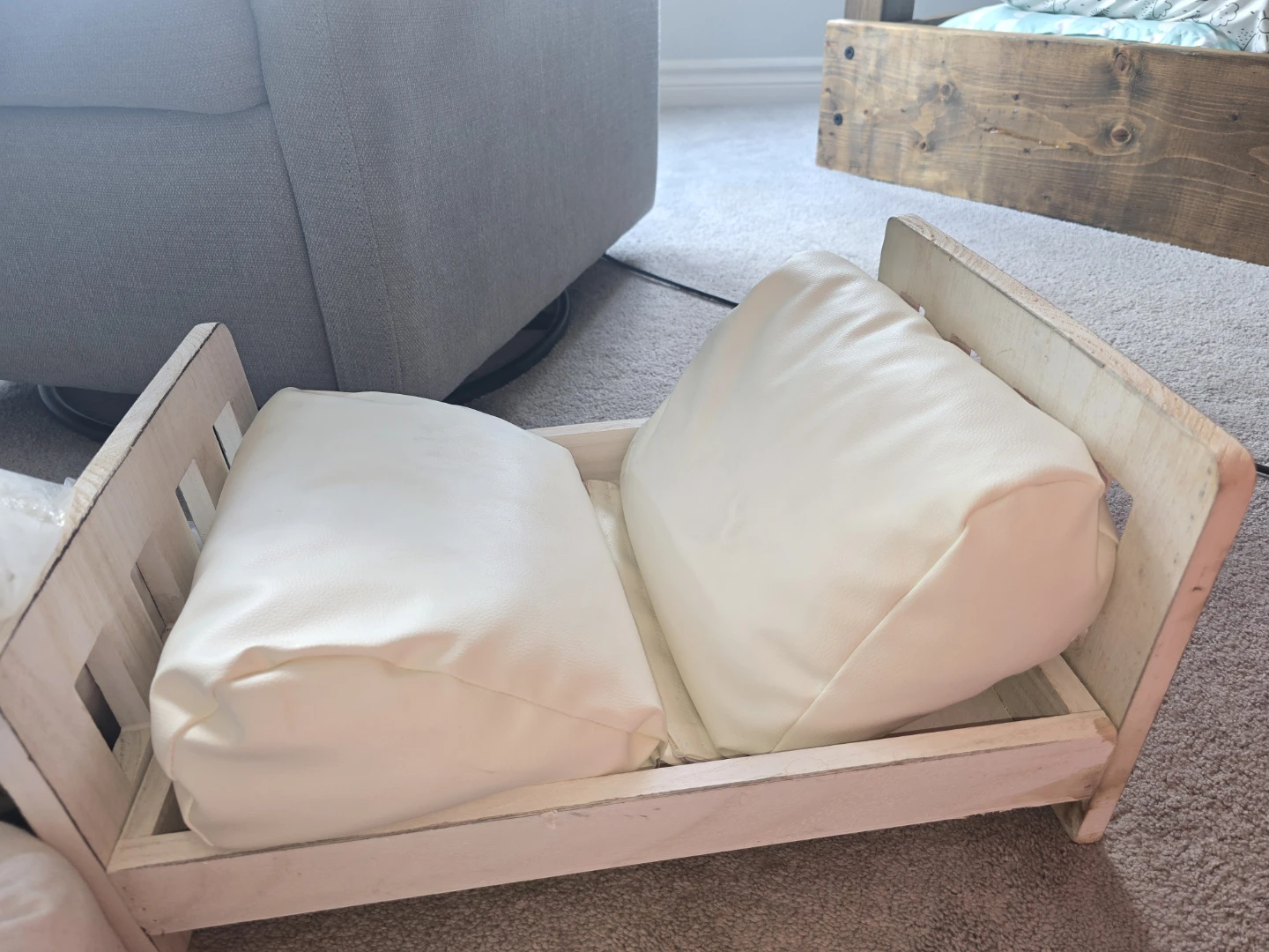 Newborn Posing Bed with Pillows and accessories