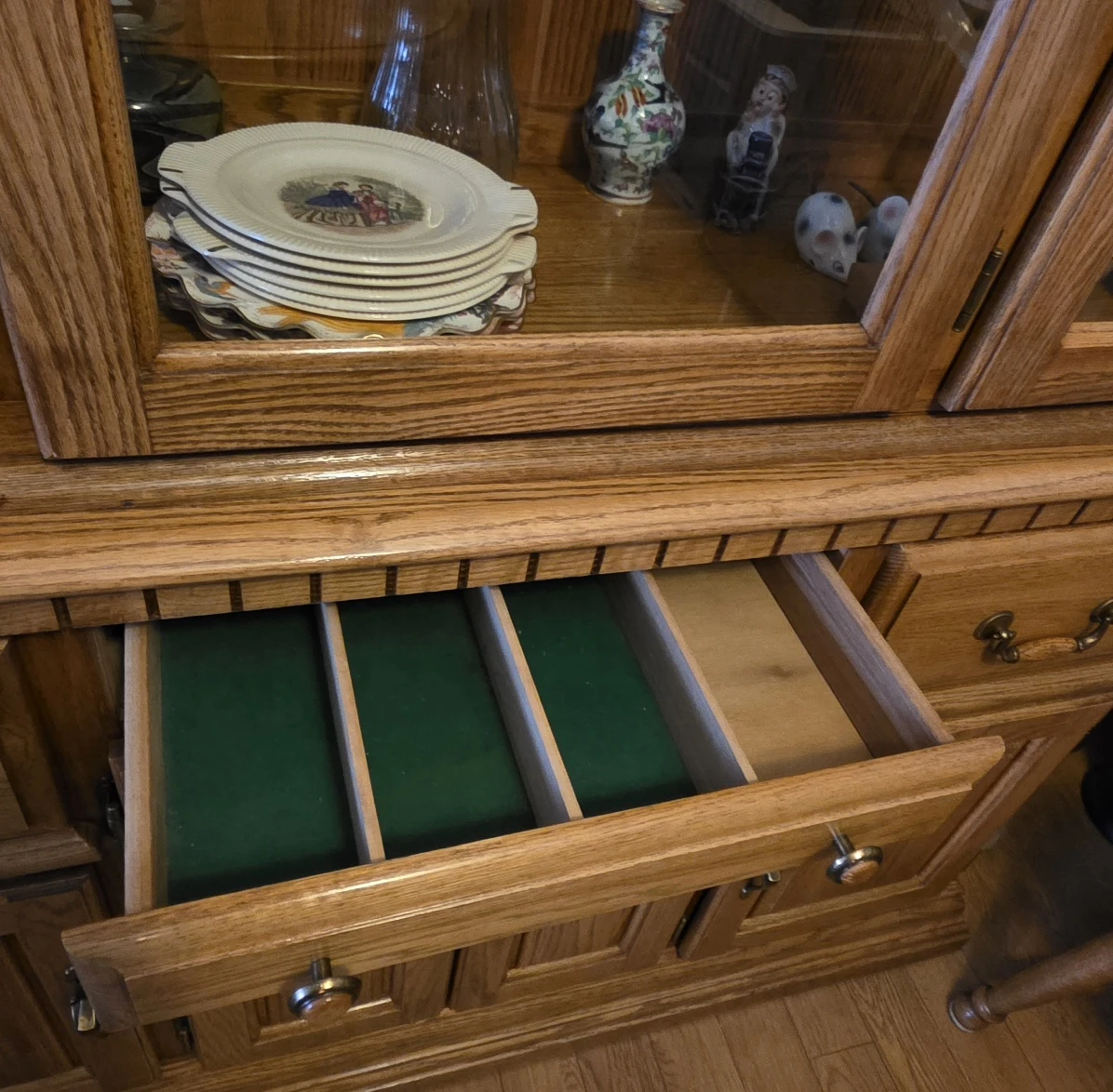 Lighted China Cabinet Solid Oak- Daveluyville - photo 4