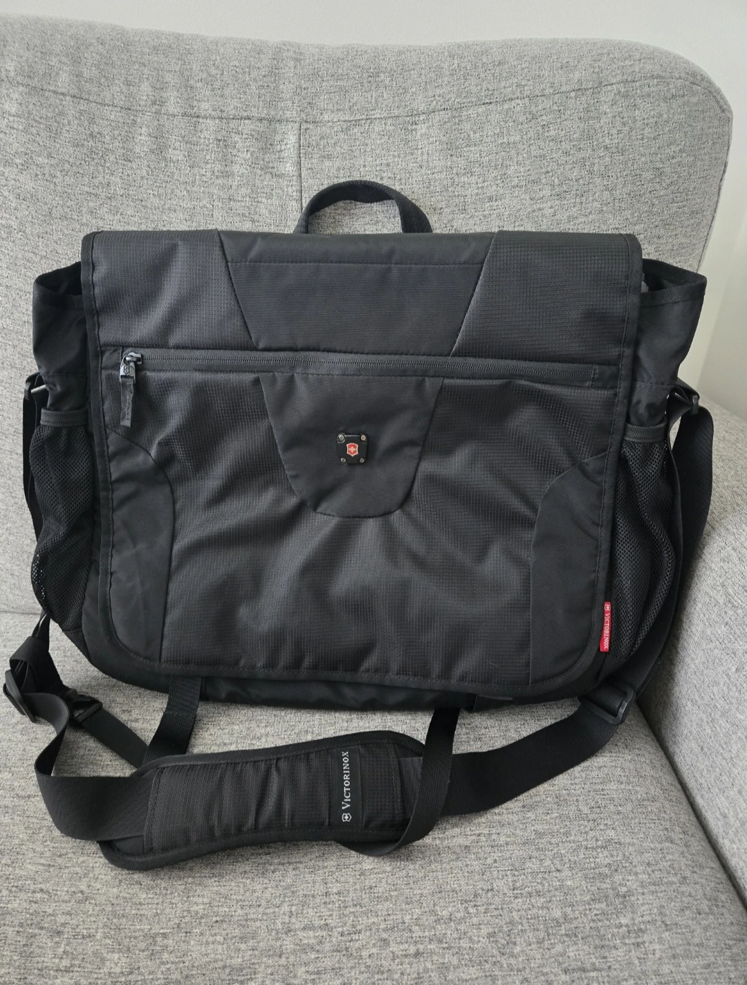 Victorinox Messenger Laptop Bag 🏈