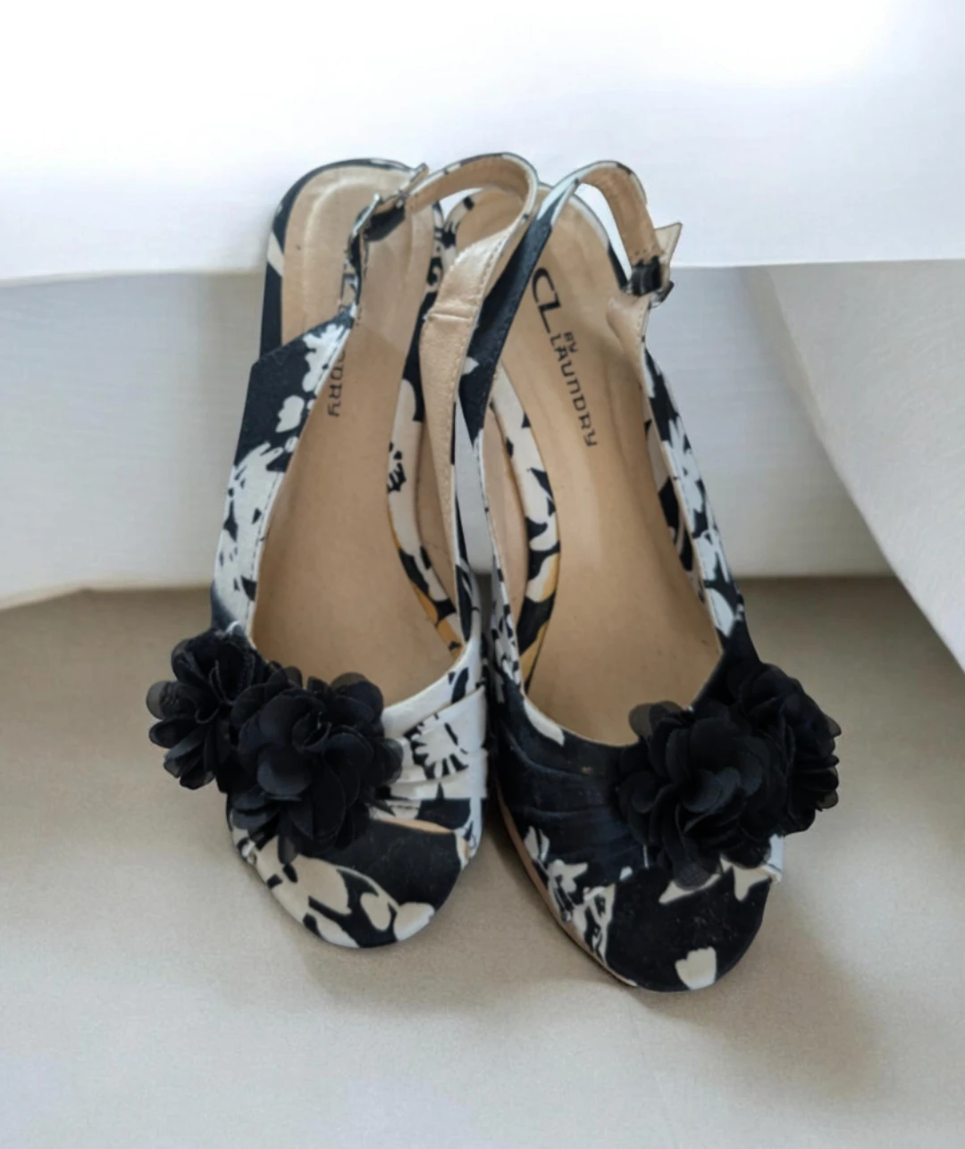 CL by Laundry Wedge Sandals