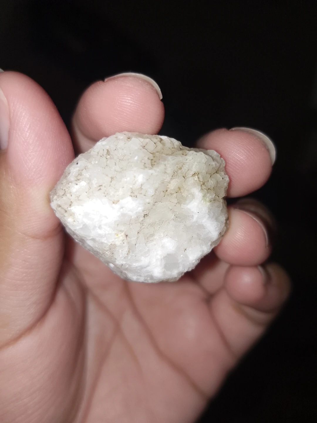 Raw white quartz stone🏈