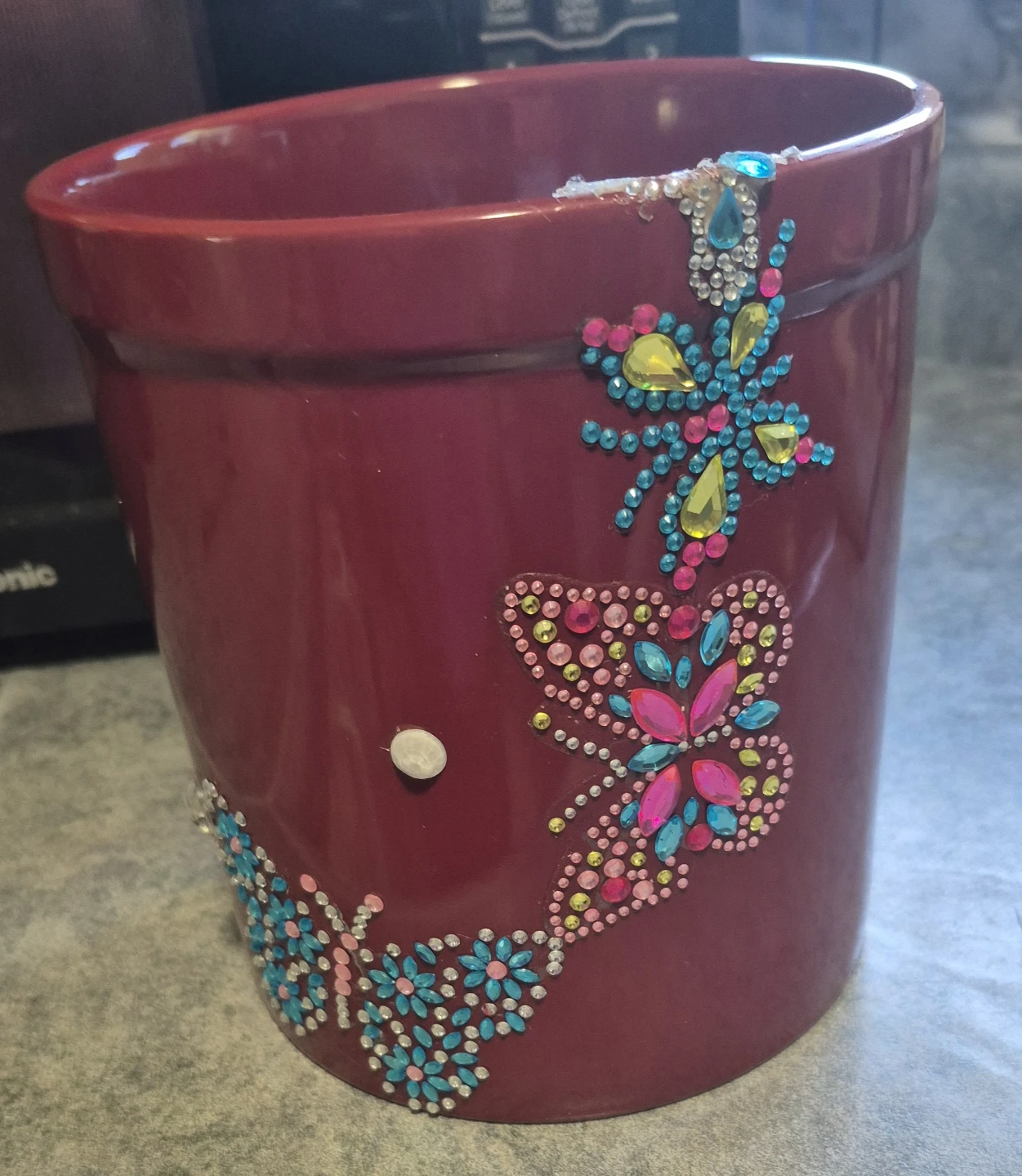 utensils holder Mainstays Red small cracked