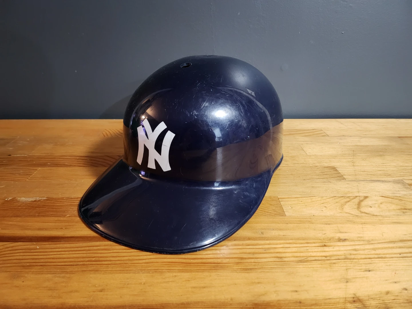 Vintage MLB Souvenir Batting Helmets A's, Orioles, Yankees 🏈 - photo 2