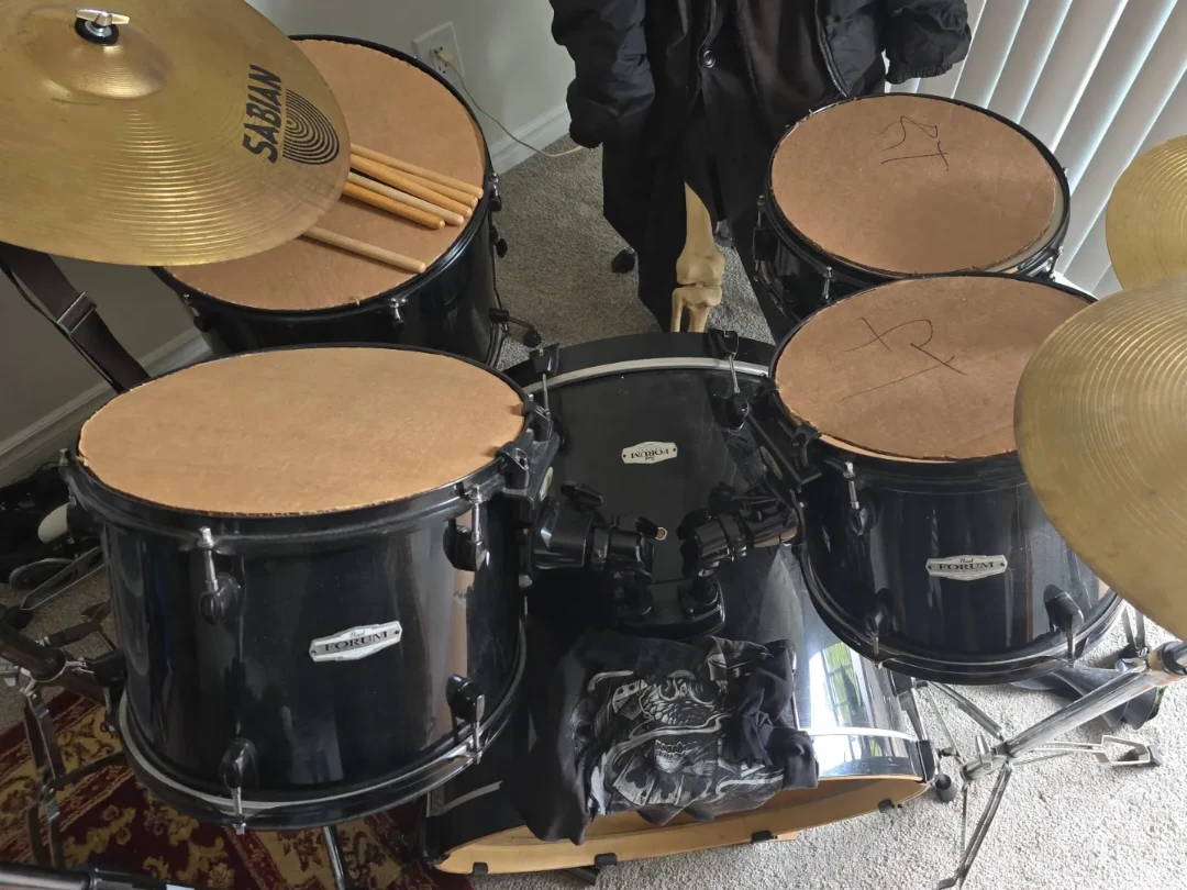 Pearl Forum Series Drum Set
