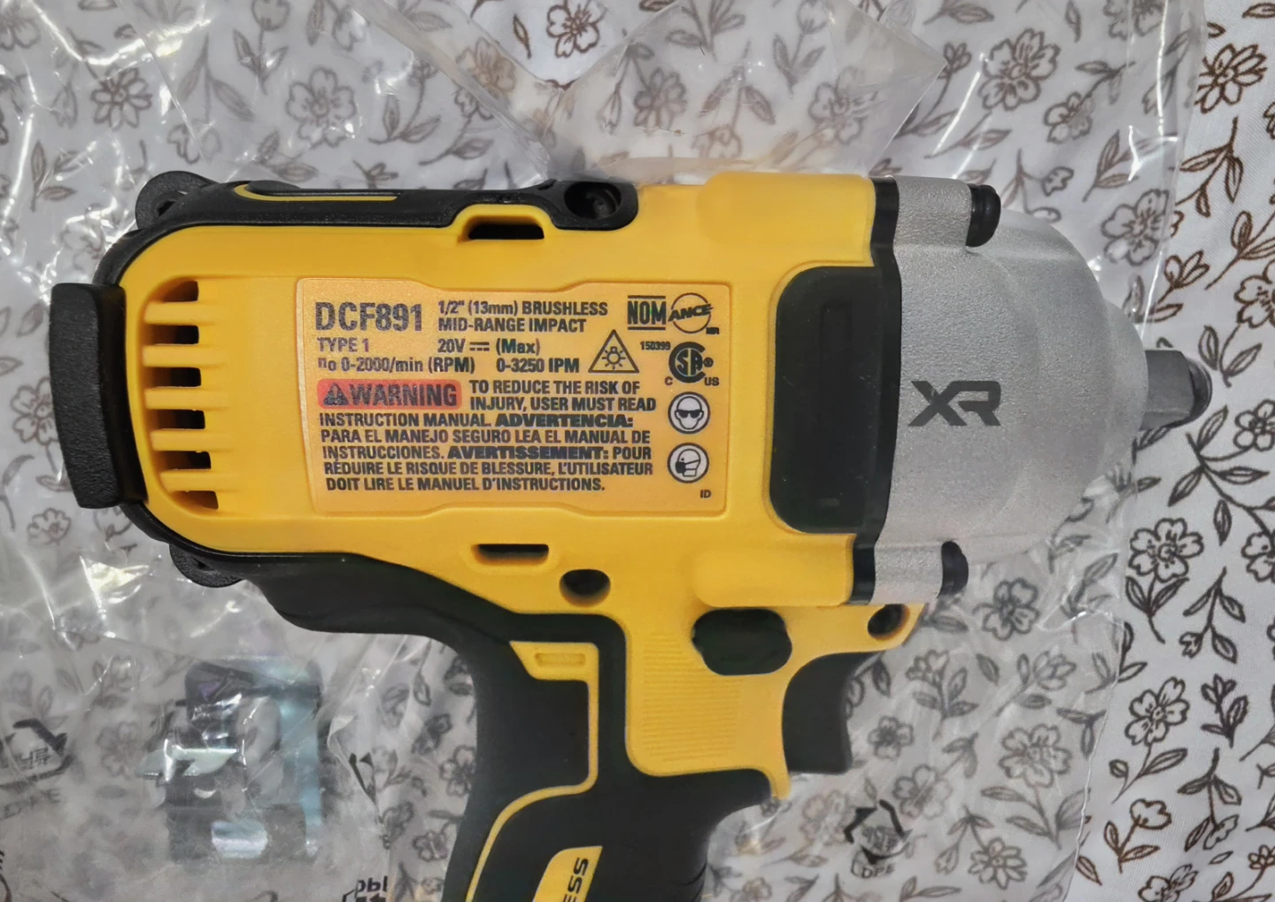 DEWALT DCF891 20V XR Brushless 1/2" Impact Wrench - photo 2