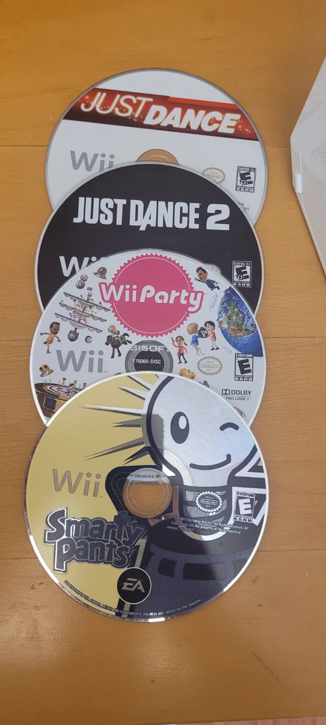 Nintendo Wii Console with Games and Controller - photo 3