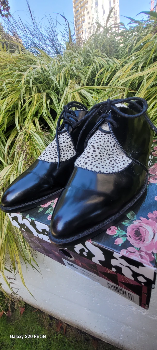 Ponyhair lace up leather shoes
