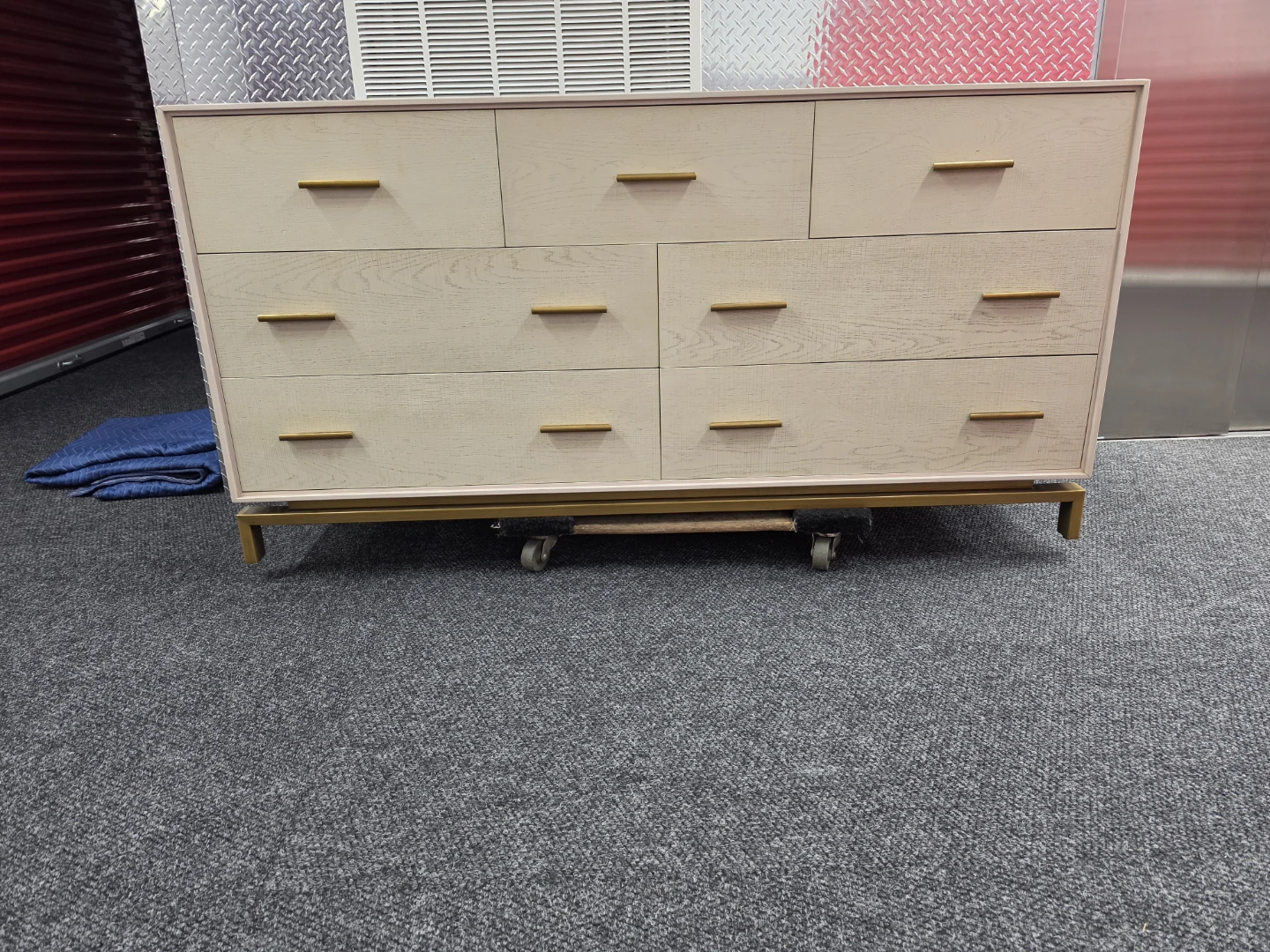 Modern Light Wood 8-Drawer Dresser with Gold Handles
