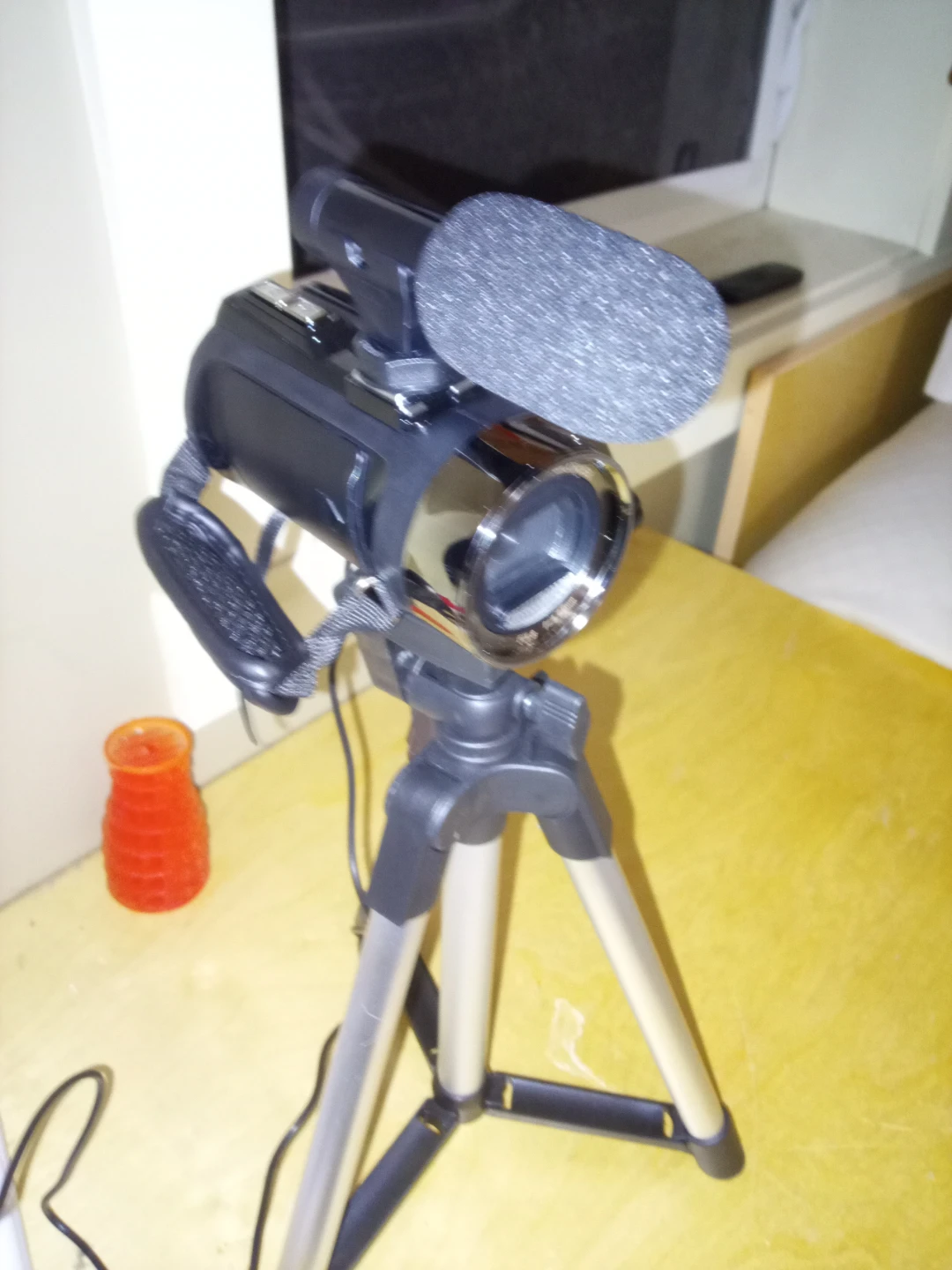 Brand new Digital Camcorder with Tripod - photo 2