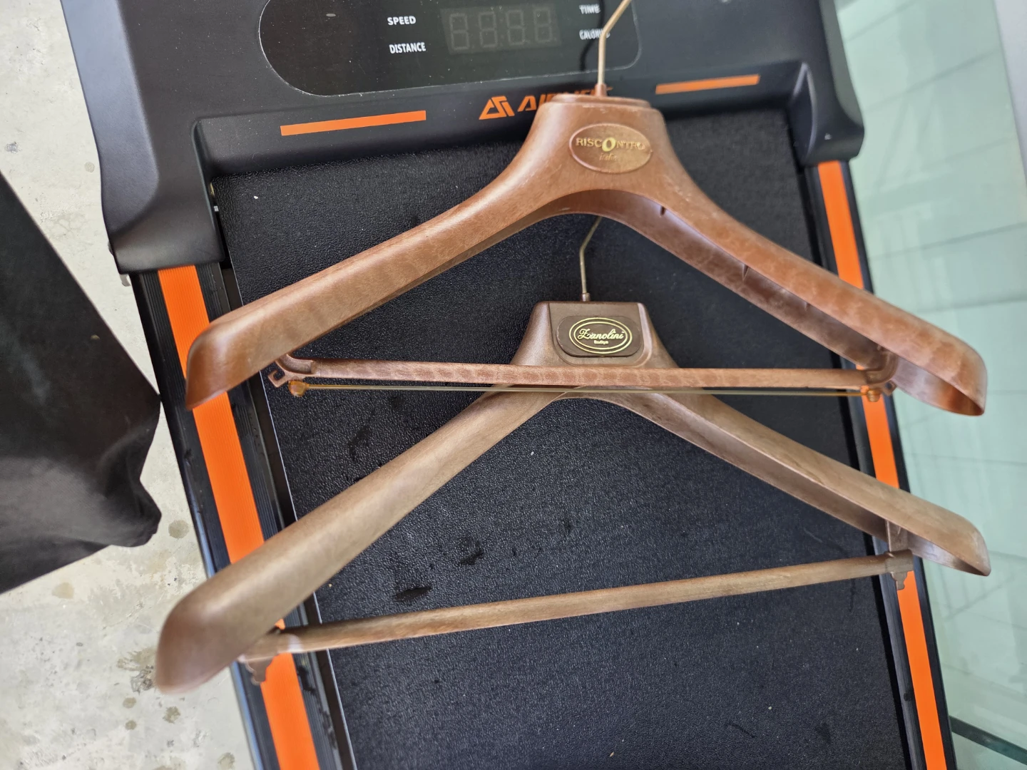 Fisacontro and Barello Wooden Hangers - photo 3