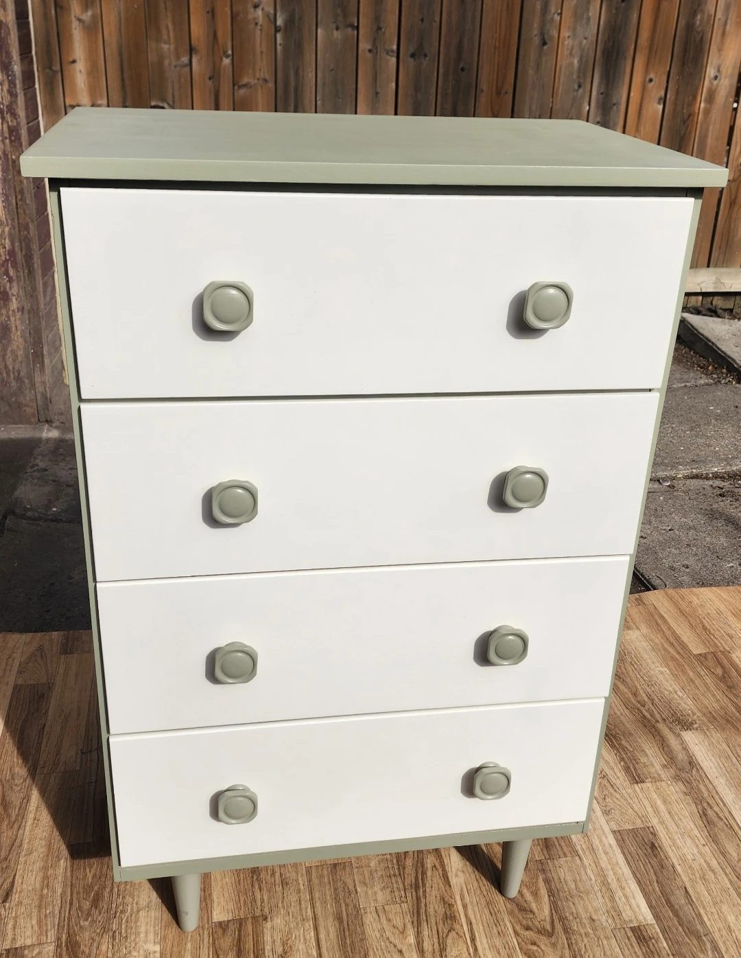 Four-drawer dresser with green and white finish - photo 2