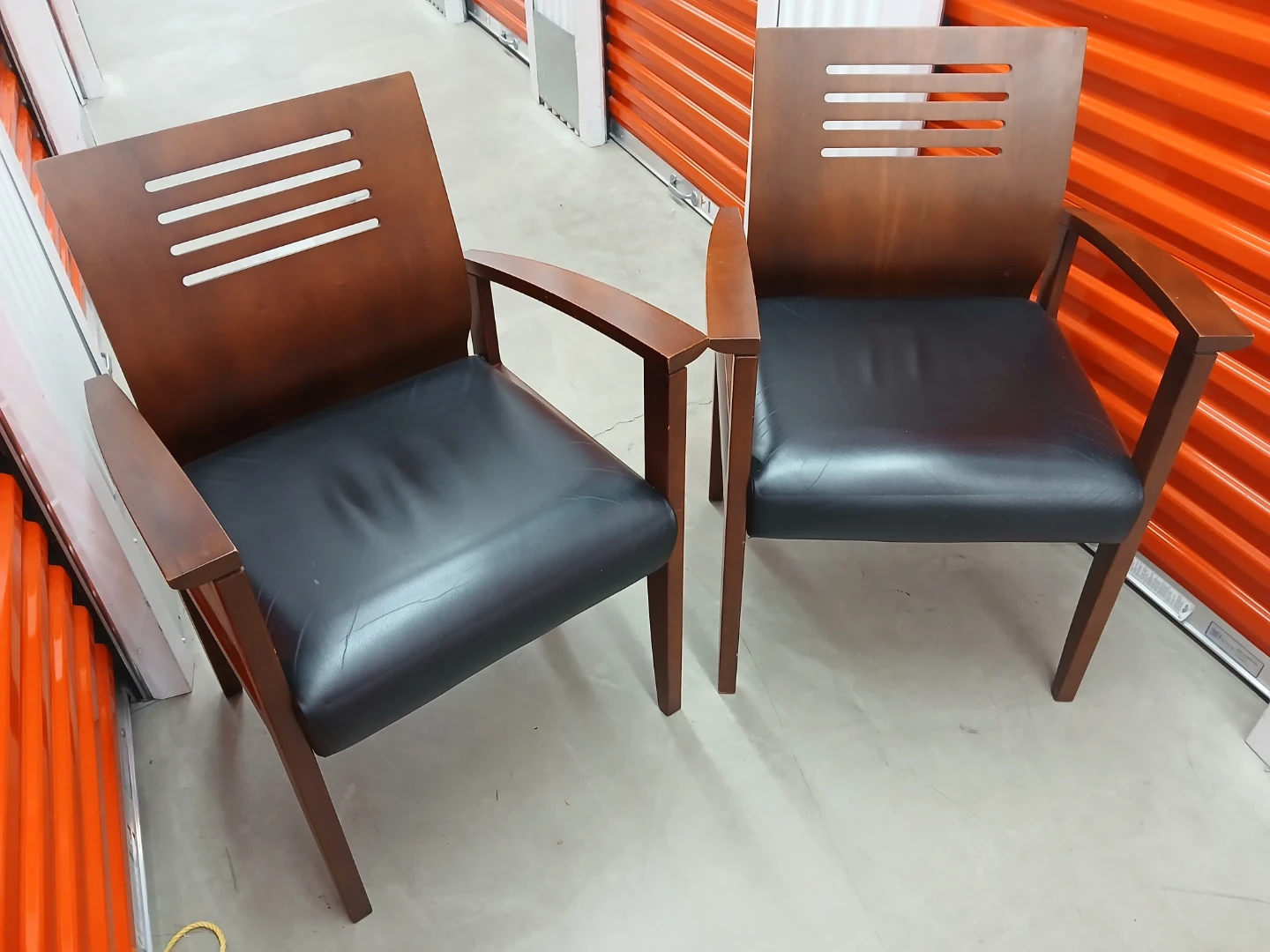 Set of Two Wooden Armchairs GUNLOCKE leather seats - photo 3