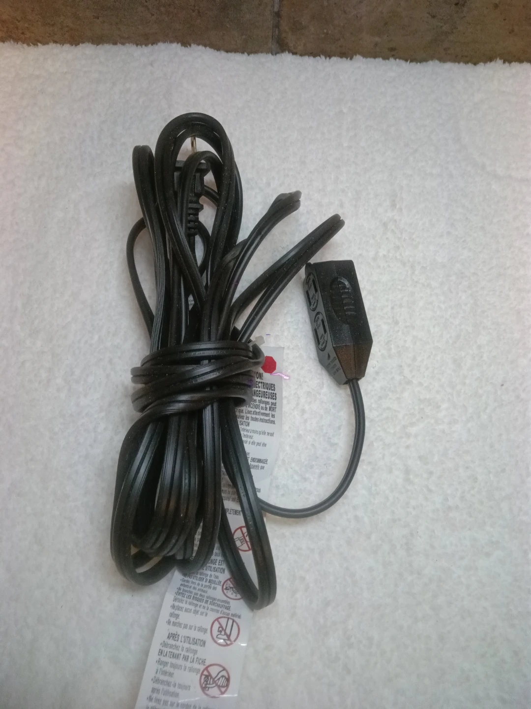 Black extension cord (Keswick)