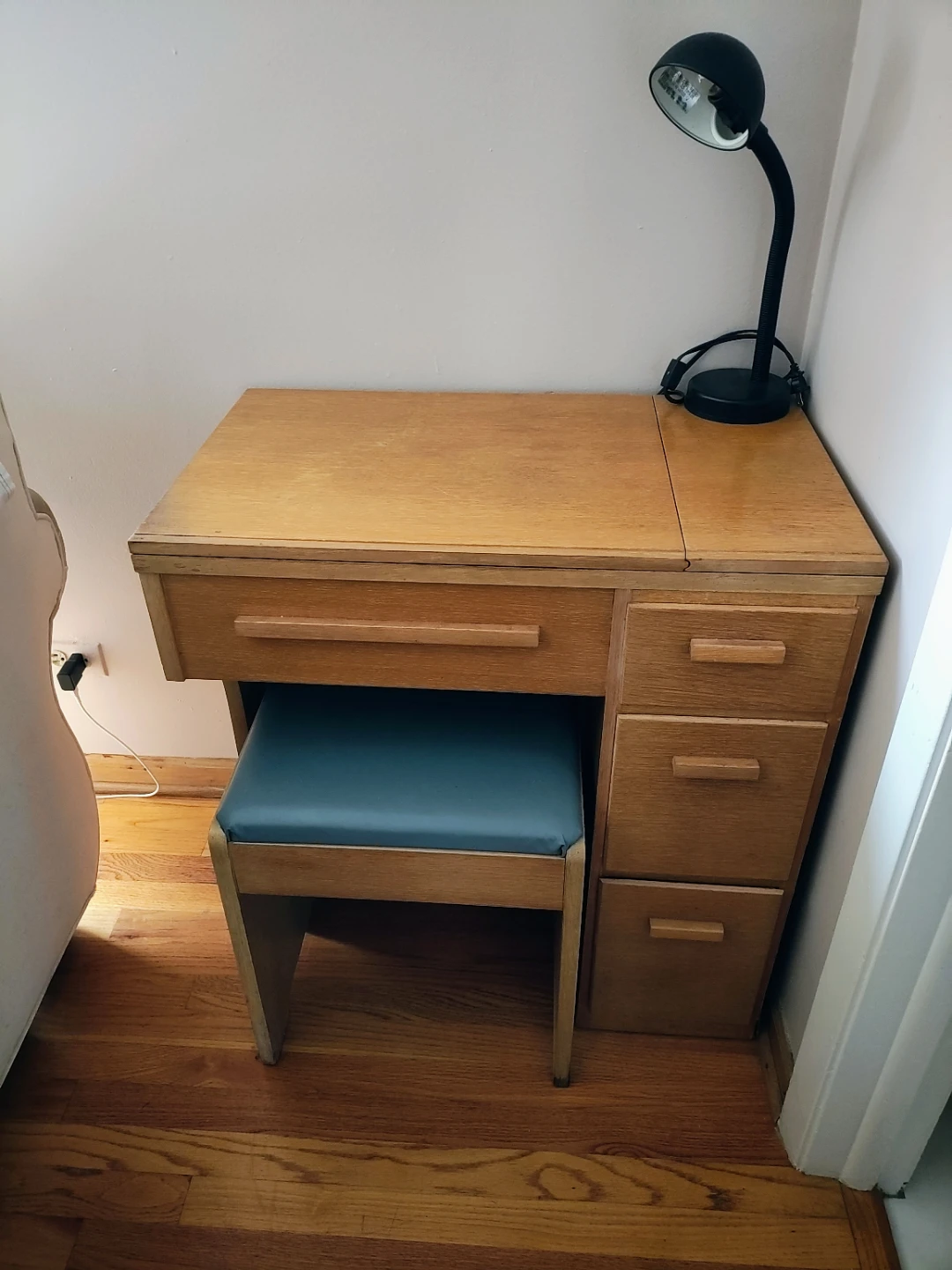 Vintage Singer Sewing Machine with Cabinet