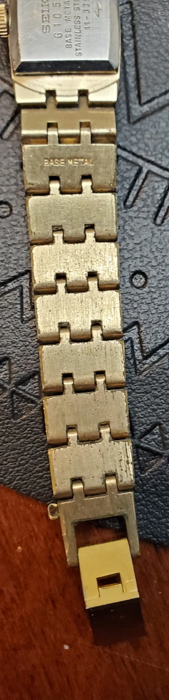 Vintage Seiko Gold-Tone Ladies Wristwatch - photo 4