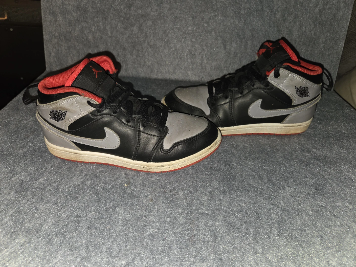 Nike Air Jordan 1 Mid Shoes Youth Size 2.5Y - photo 2