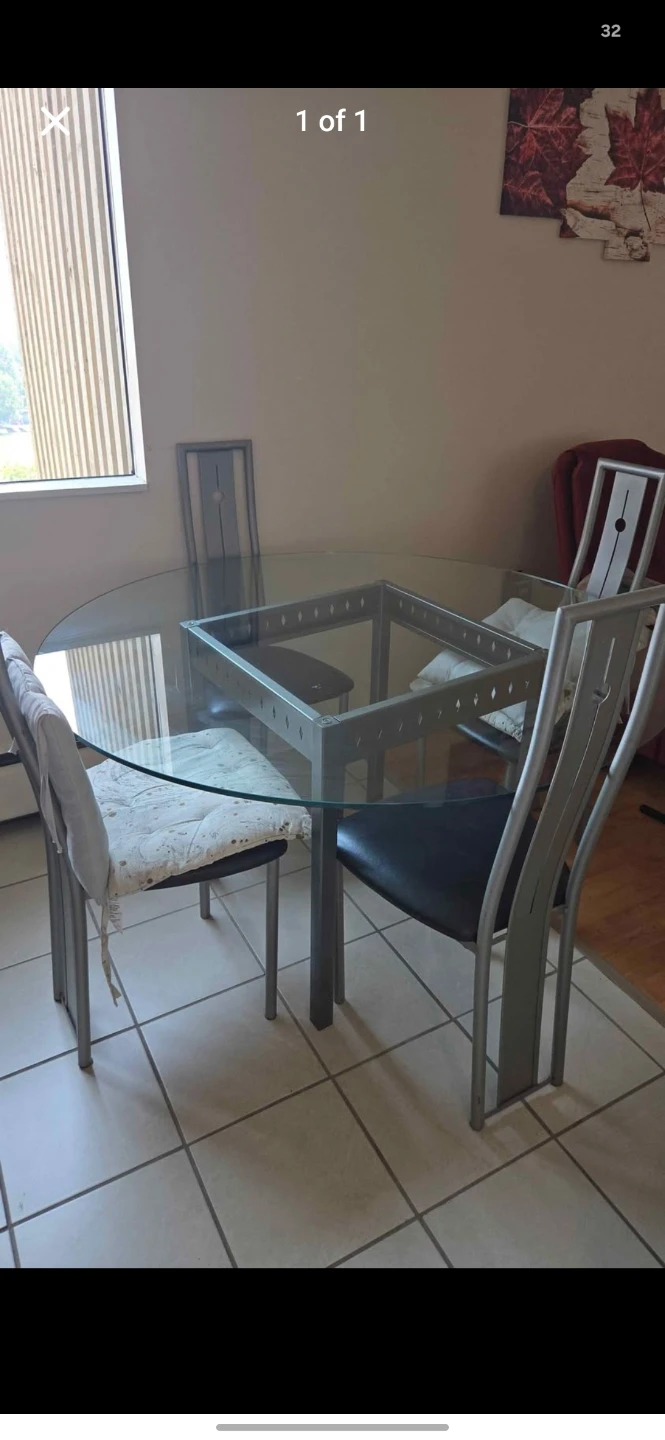 Table with 4 chairs