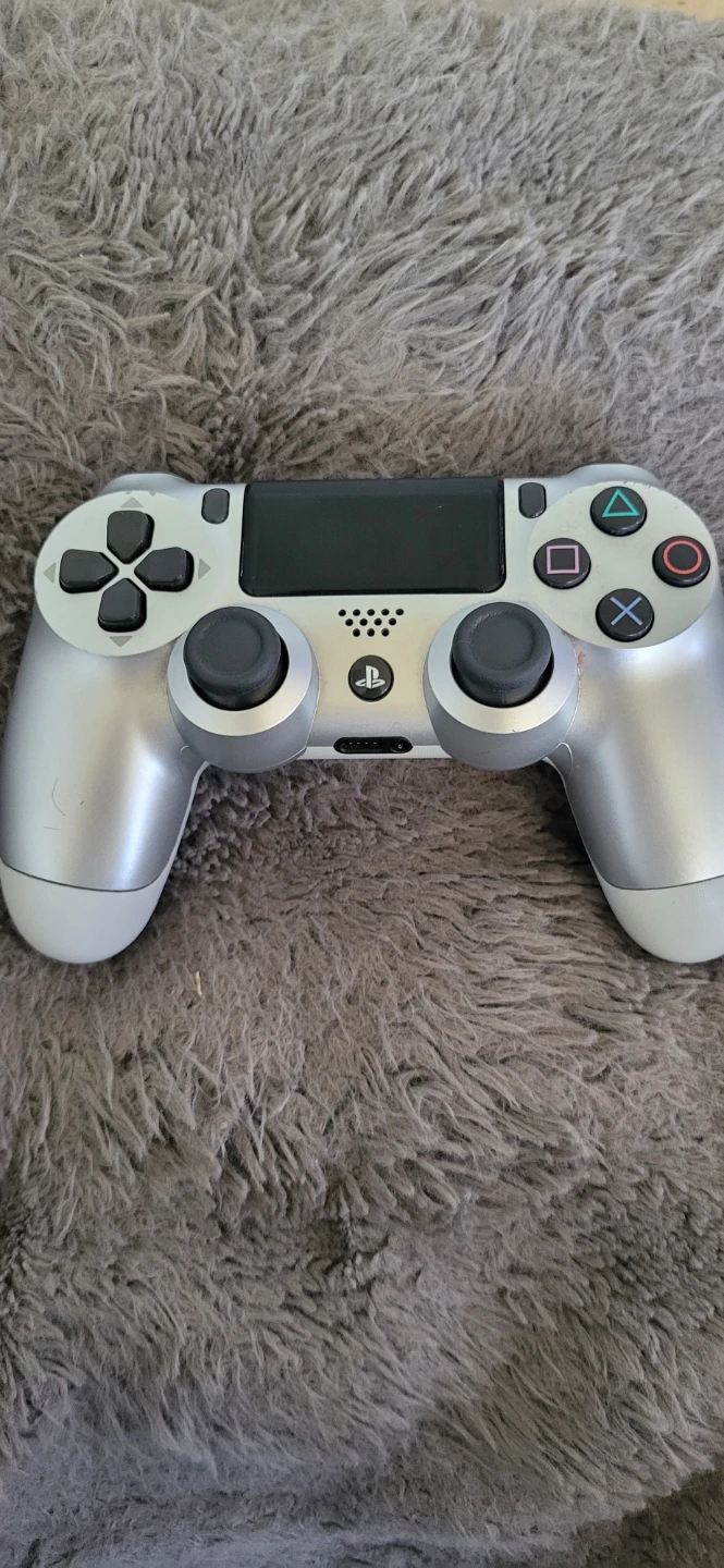 Silver ps4 controller